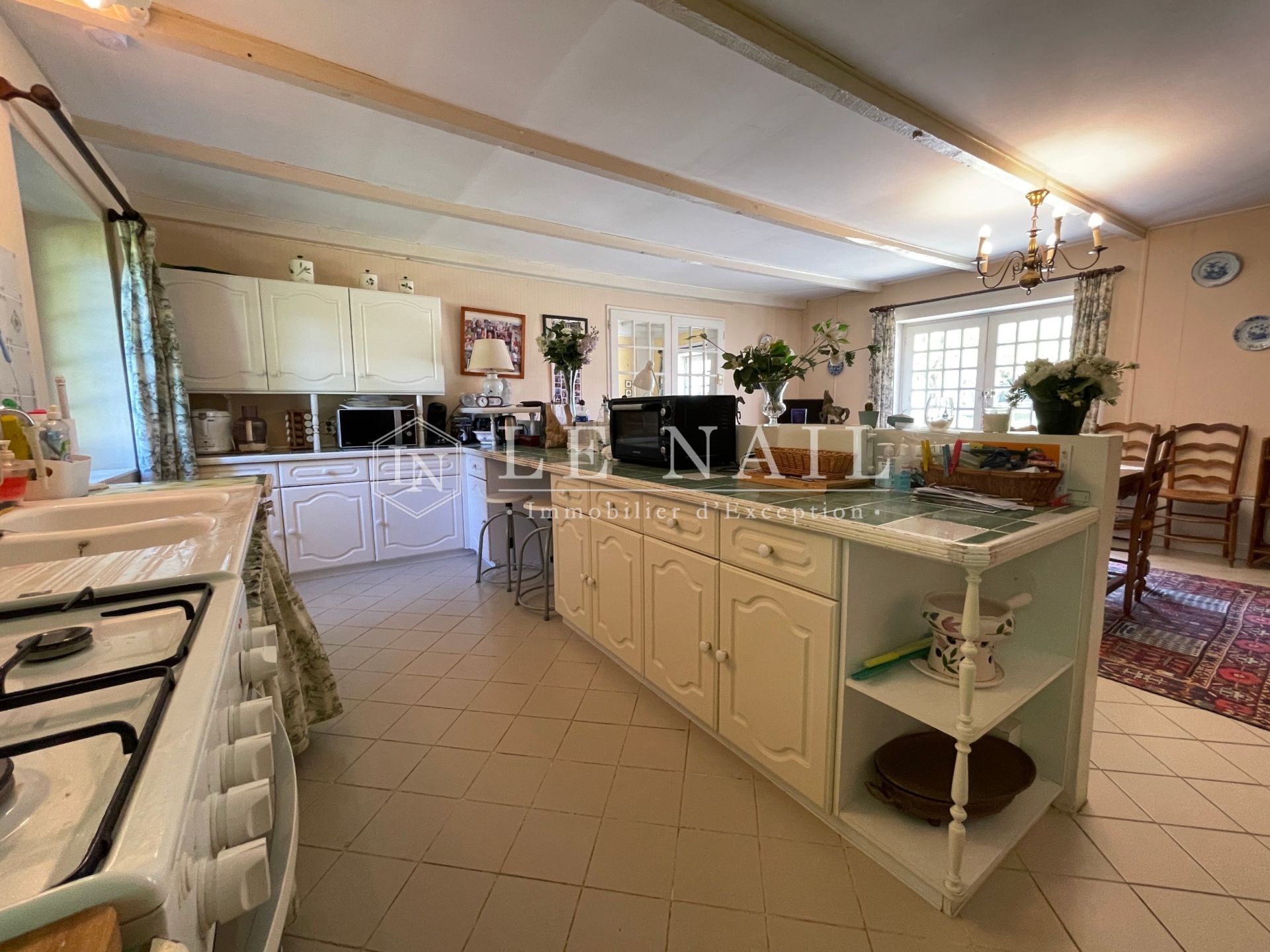 property 18 rooms for sale on LA ROCHELLE (17000)