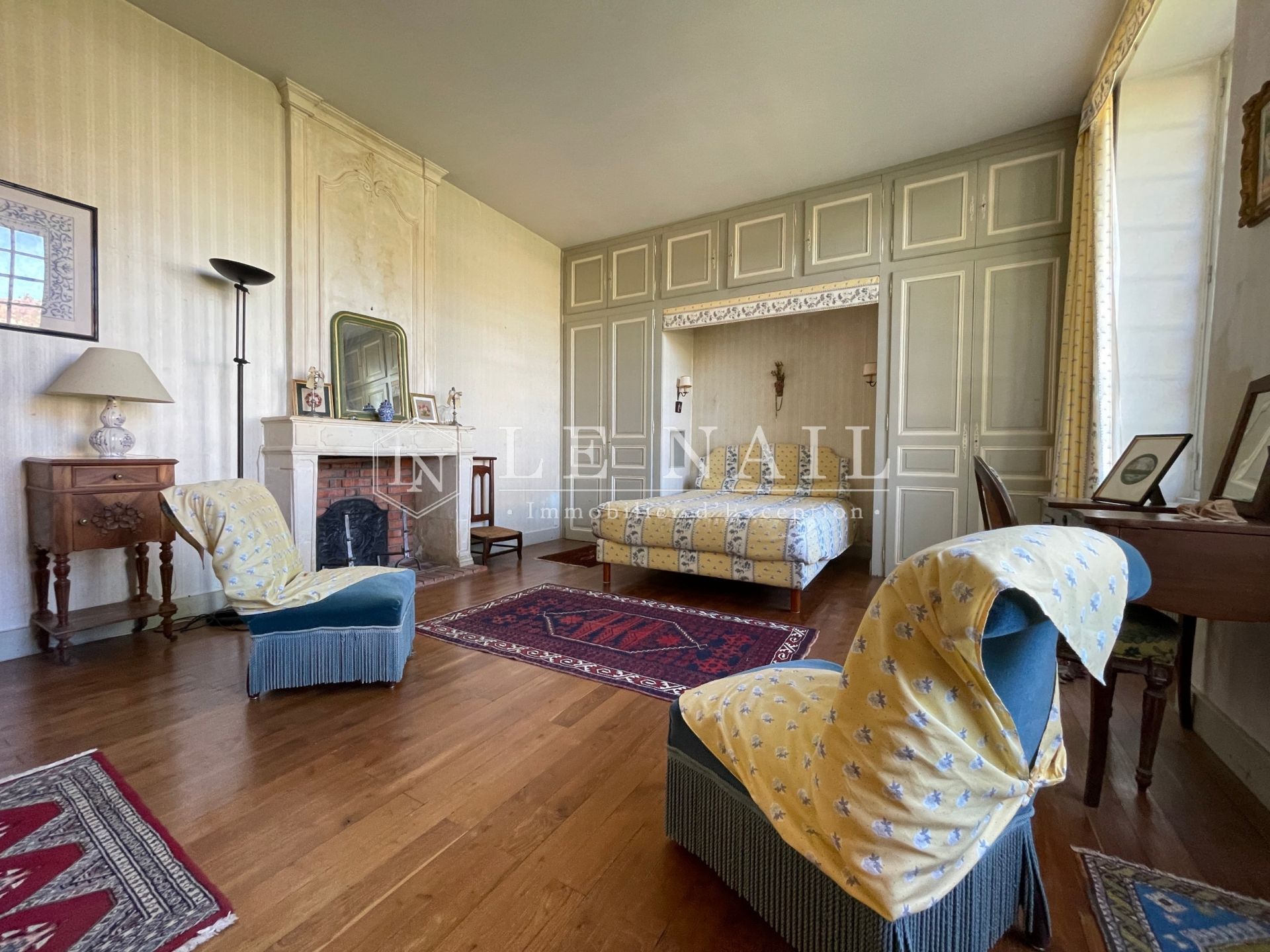 property 18 rooms for sale on LA ROCHELLE (17000)