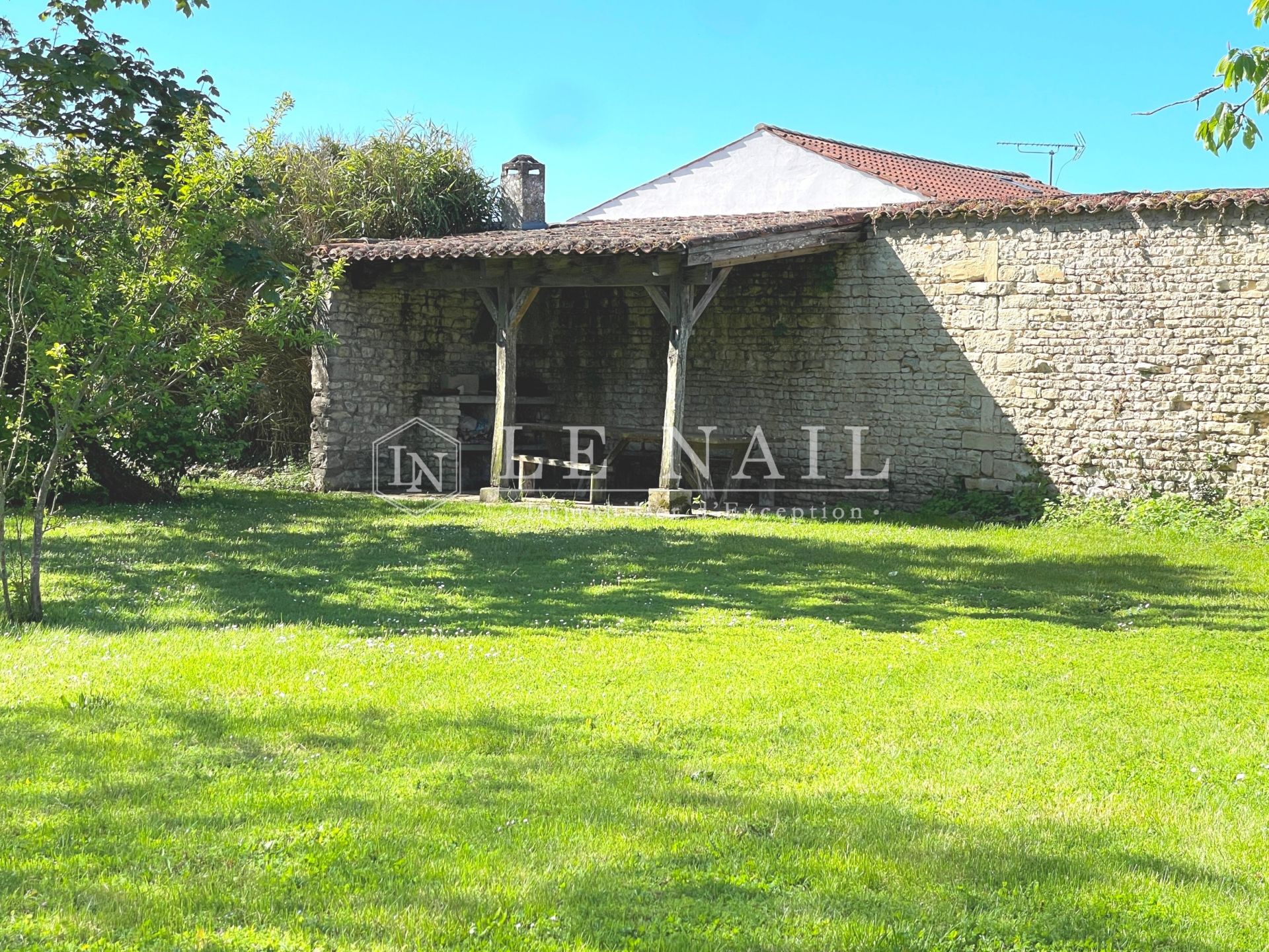 property 18 rooms for sale on LA ROCHELLE (17000)