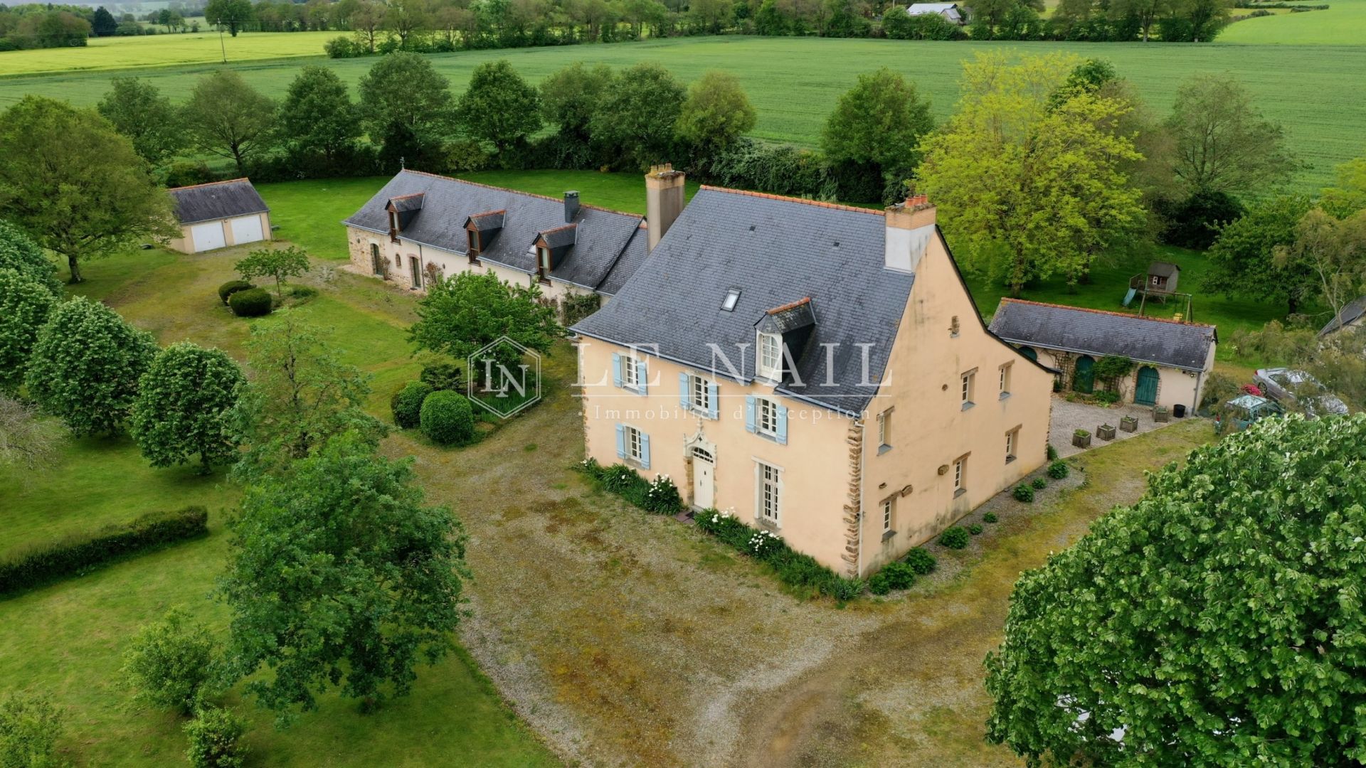 manoir 18 pièces en vente à CRAON (53400)