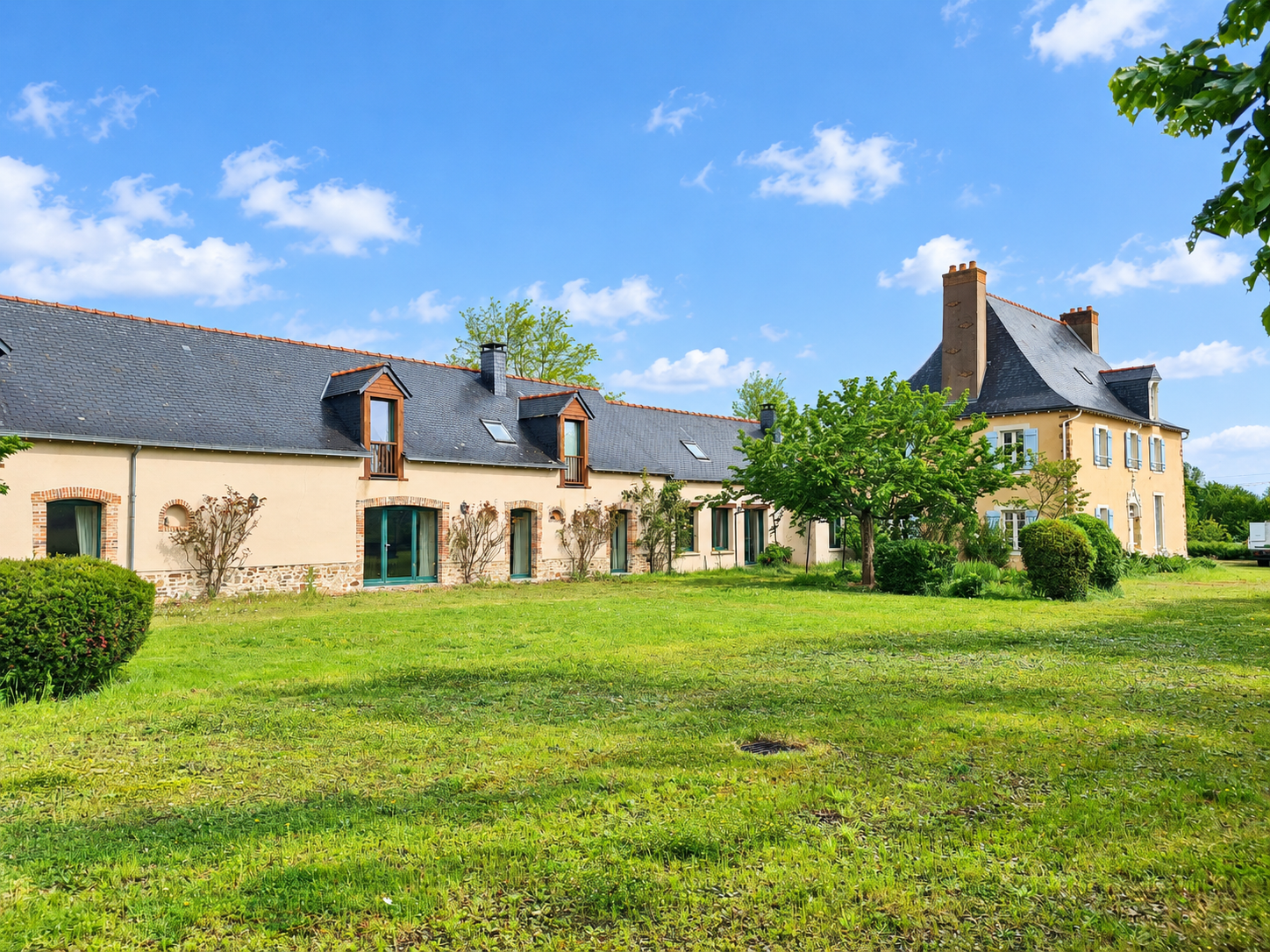 manor house 18 rooms for sale on CRAON (53400)