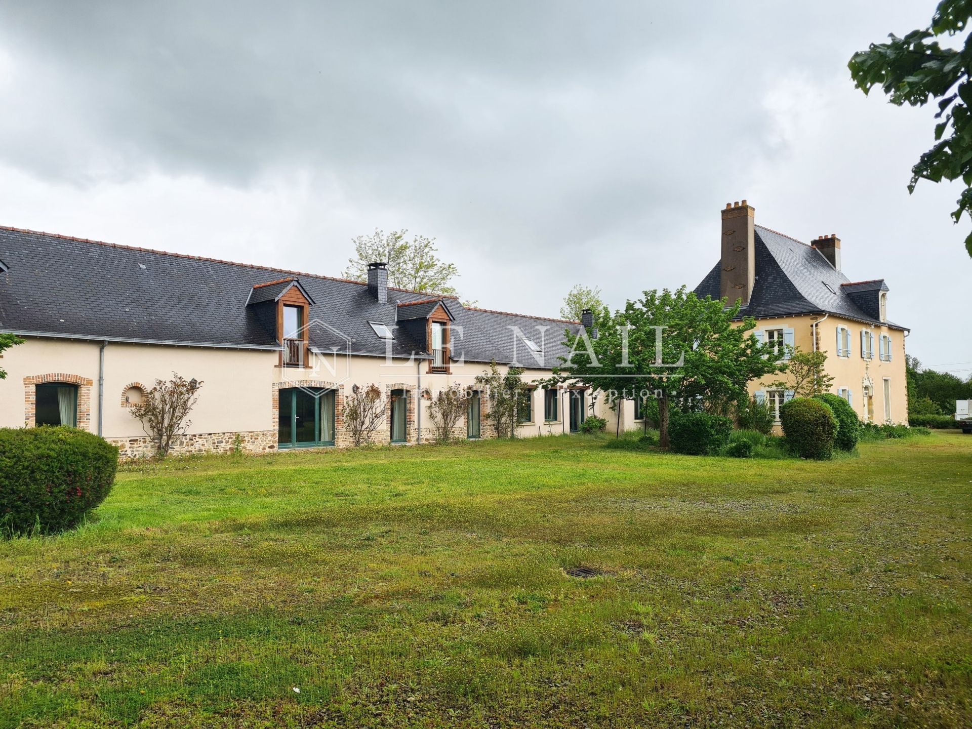 manoir 18 pièces en vente à CRAON (53400)