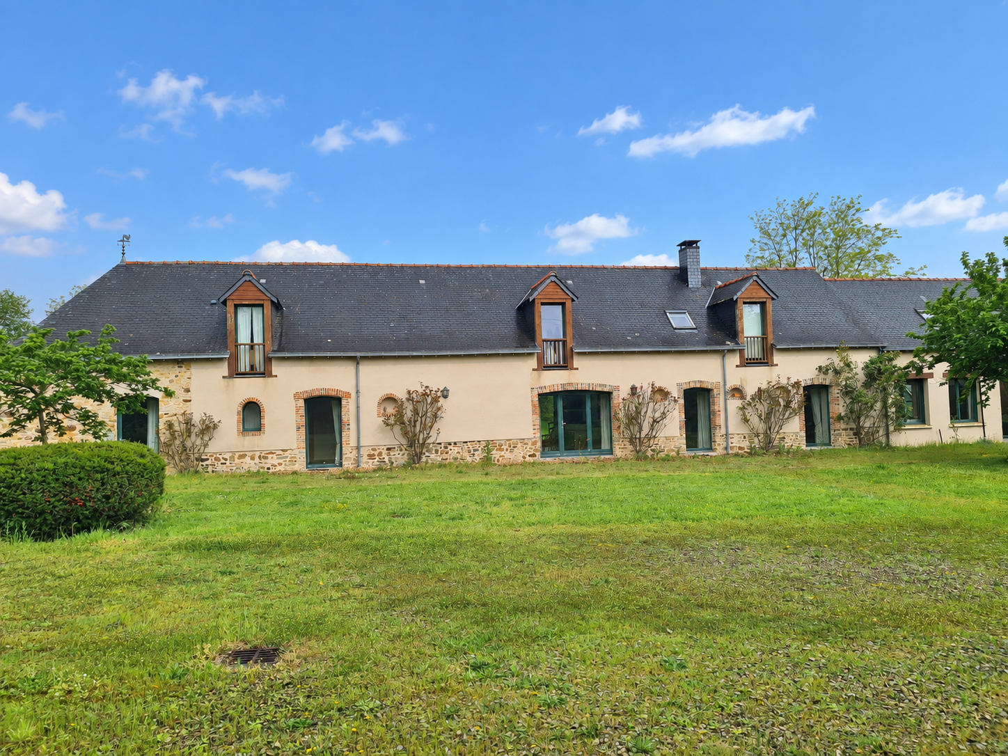 manor house 18 rooms for sale on CRAON (53400)