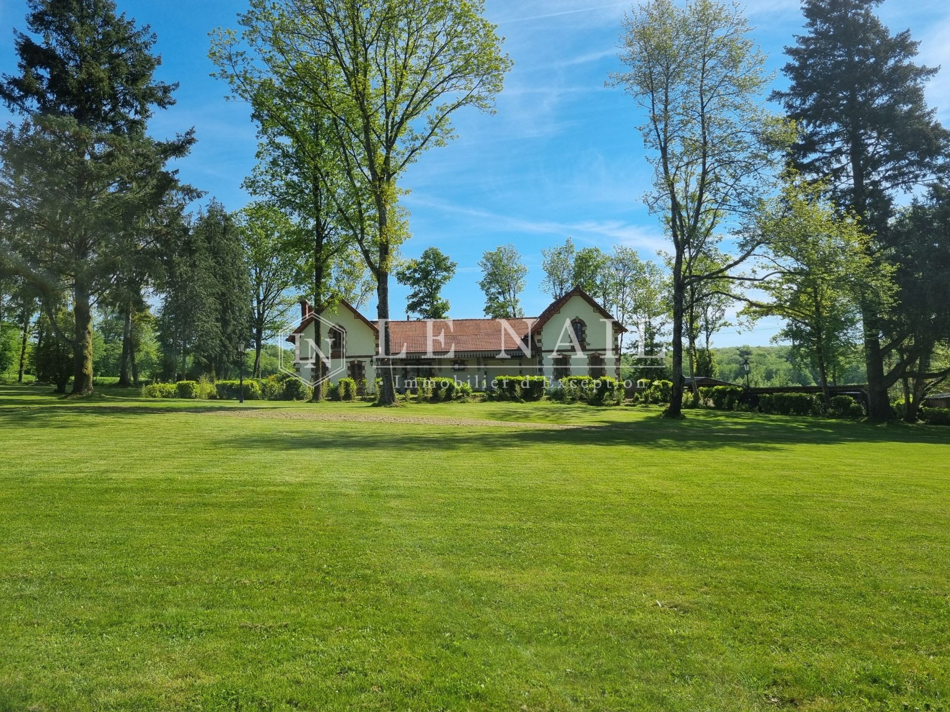 château 12 pièces en vente à AUBIGNY SUR NERE (18700)