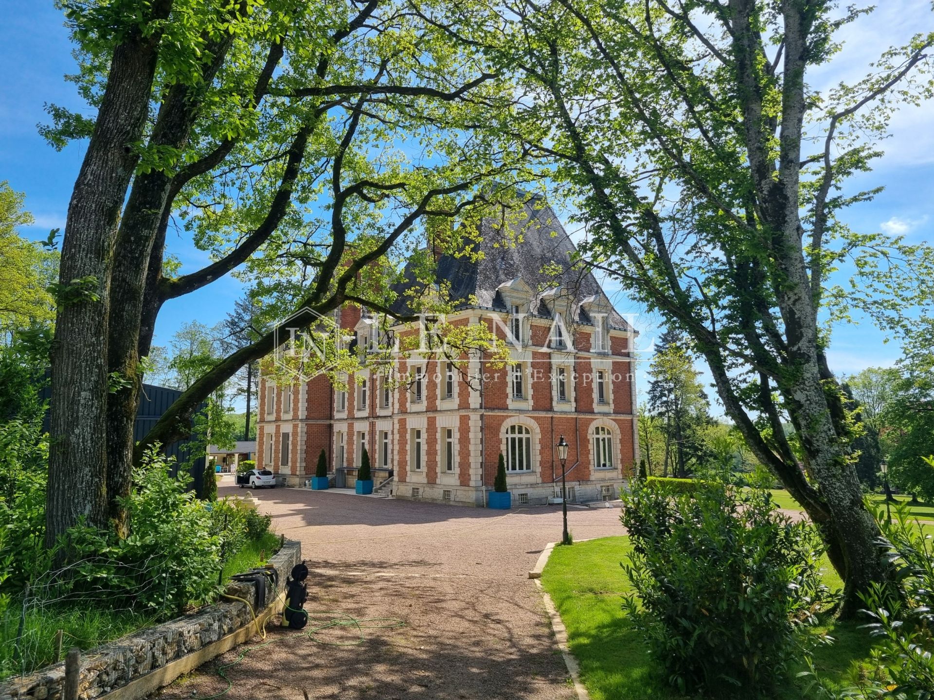 château 12 pièces en vente à AUBIGNY SUR NERE (18700)