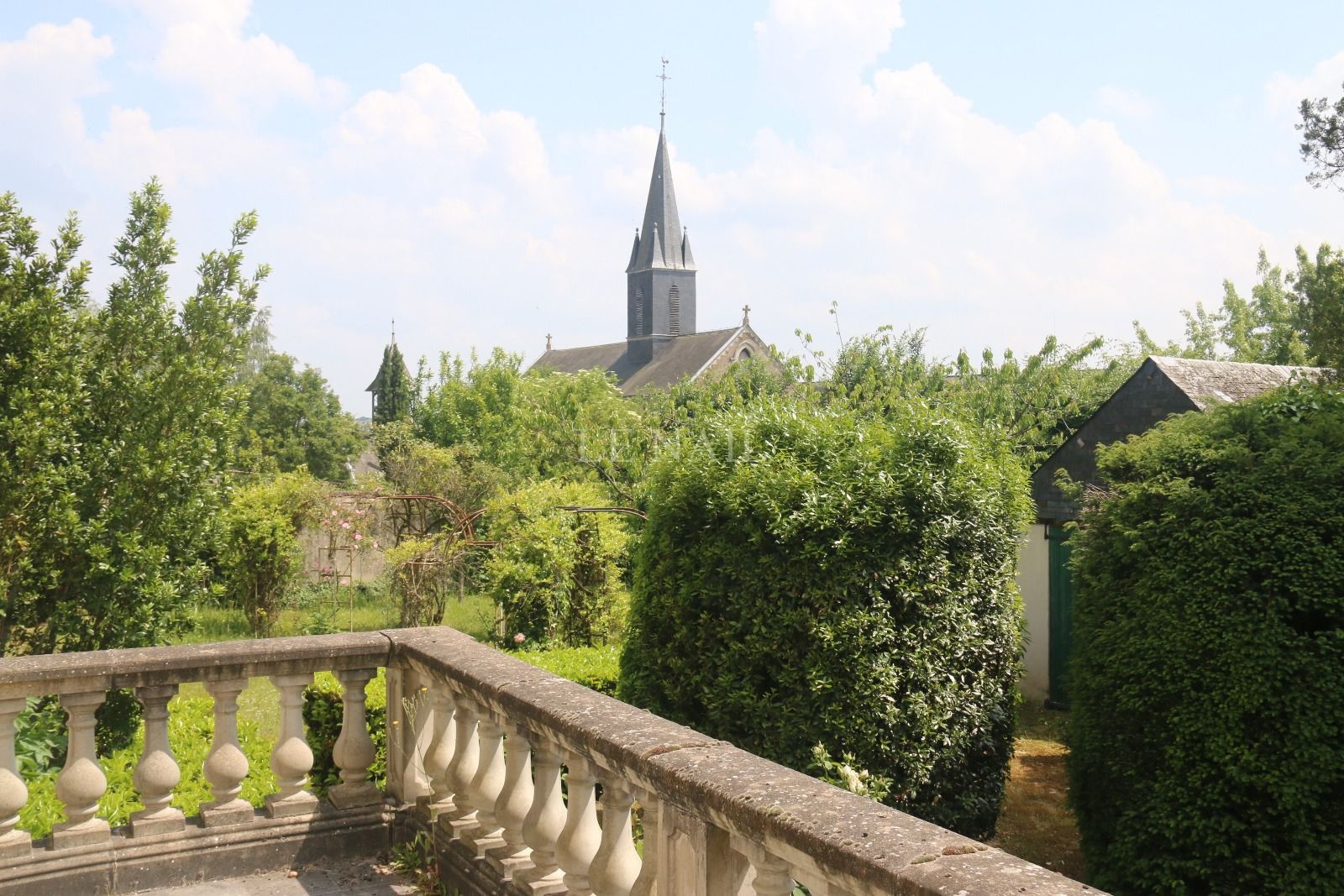 mansion (hôtel particulier) 15 rooms for sale on Chateau gontier (53200)