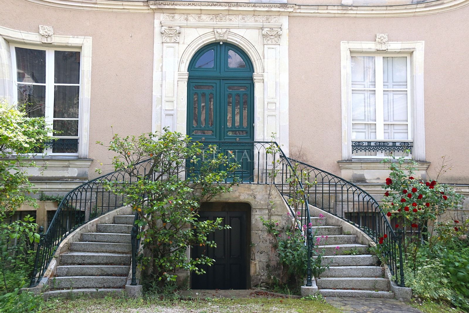 mansion (hôtel particulier) 15 rooms for sale on Chateau gontier (53200)