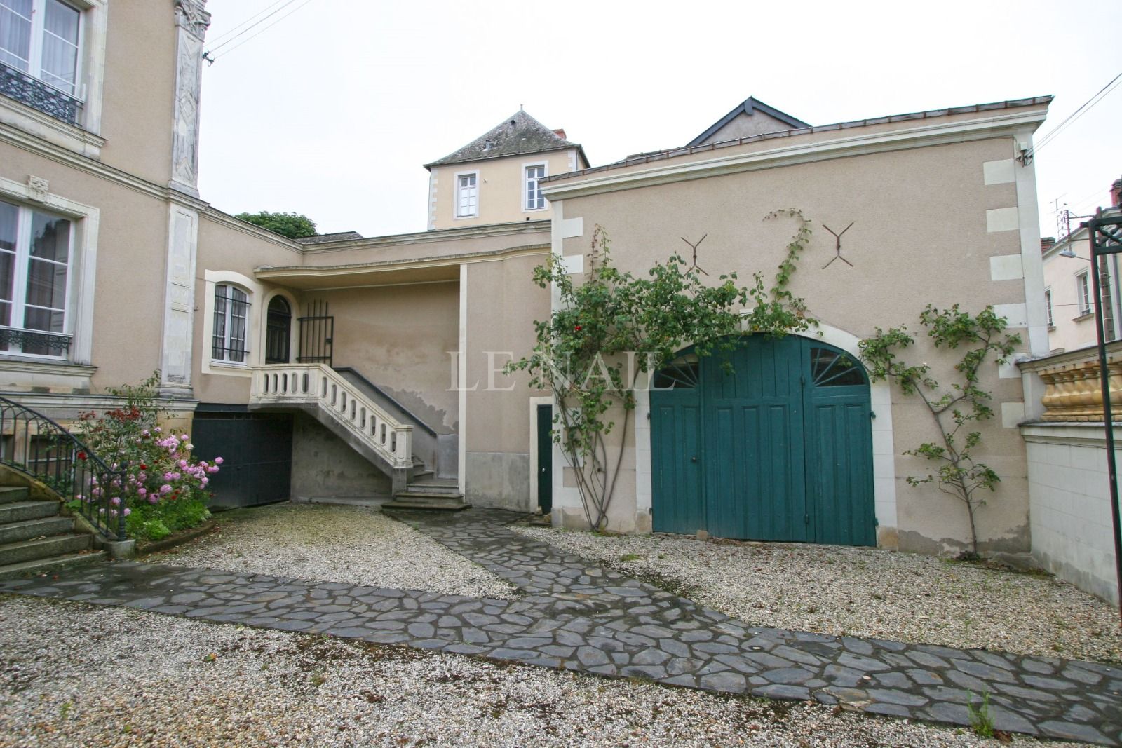 mansion (hôtel particulier) 15 rooms for sale on Chateau gontier (53200)