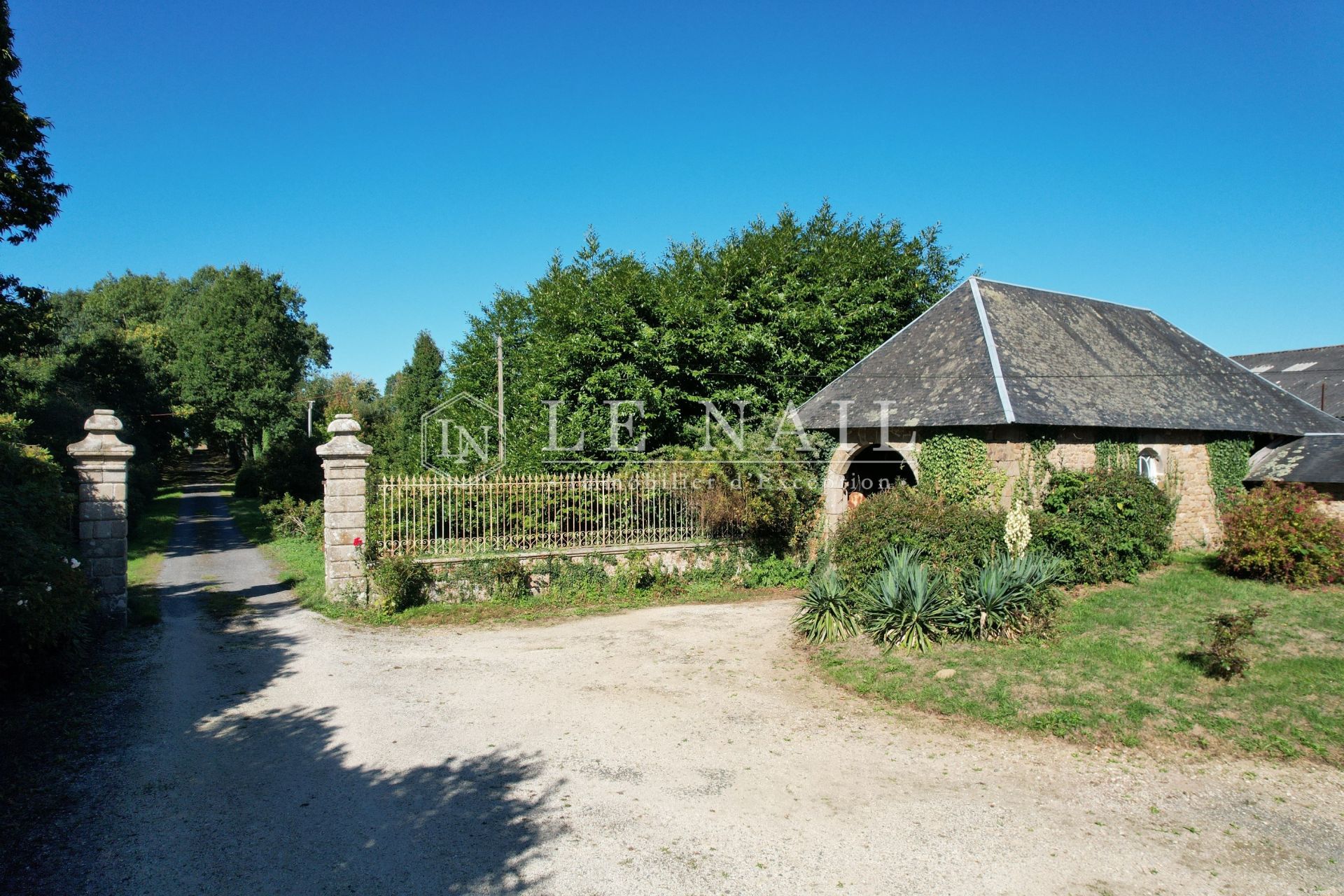 manoir 14 pièces en vente à ST HILAIRE DU HARCOUET (50600)