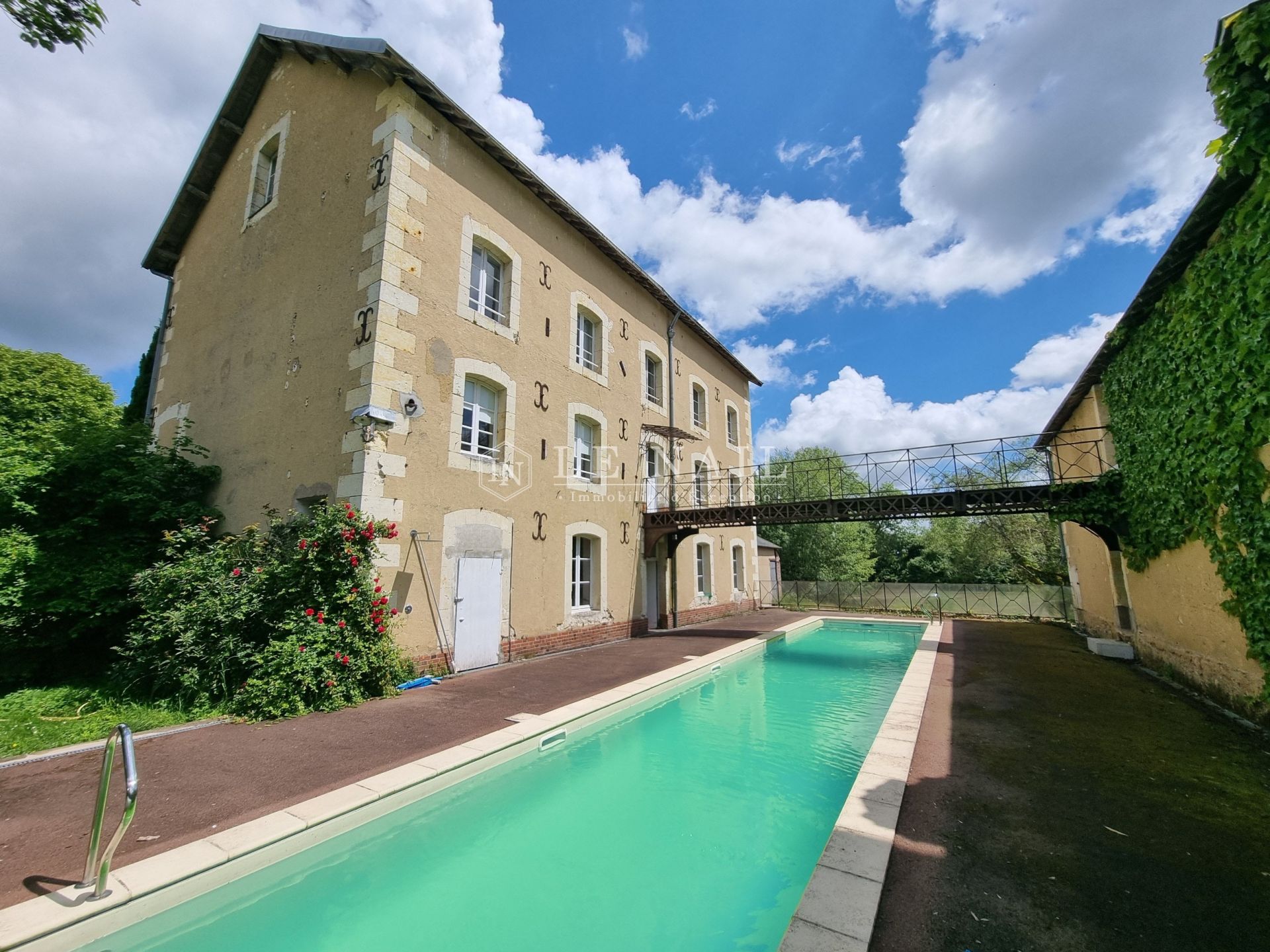 propriété 20 pièces en vente à LA CHARTRE SUR LE LOIR (72340)