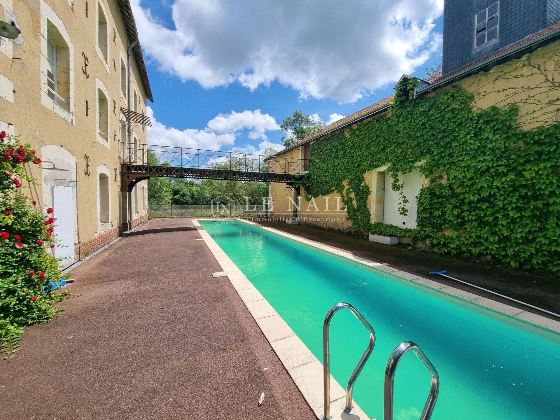 propriété 20 pièces en vente à LA CHARTRE SUR LE LOIR (72340)