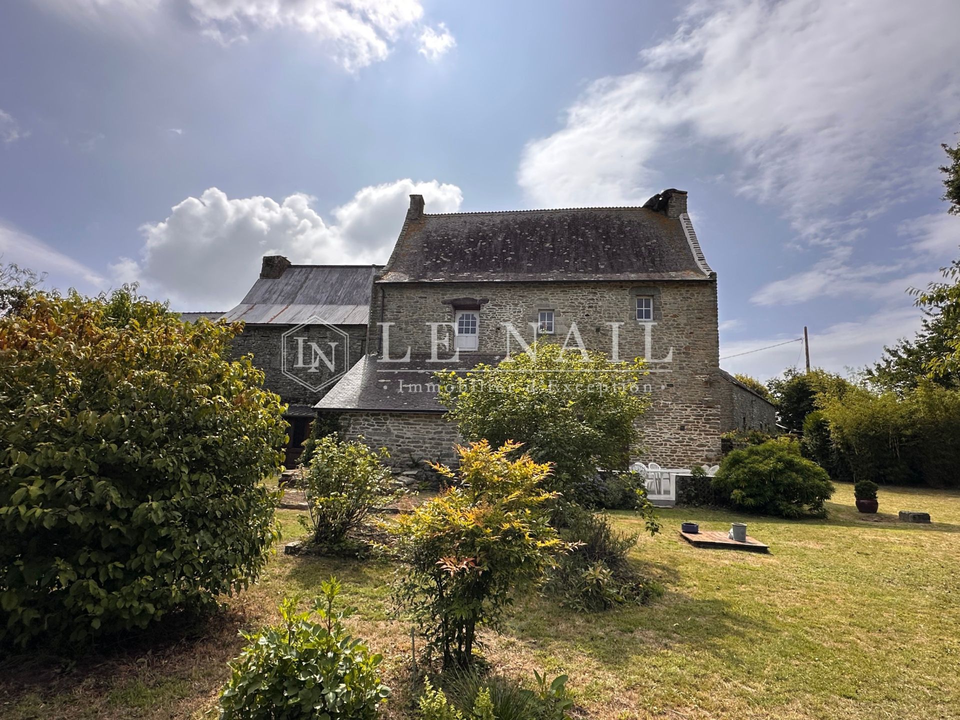 manoir 9 pièces en vente à ST JACUT LES PINS (56220)
