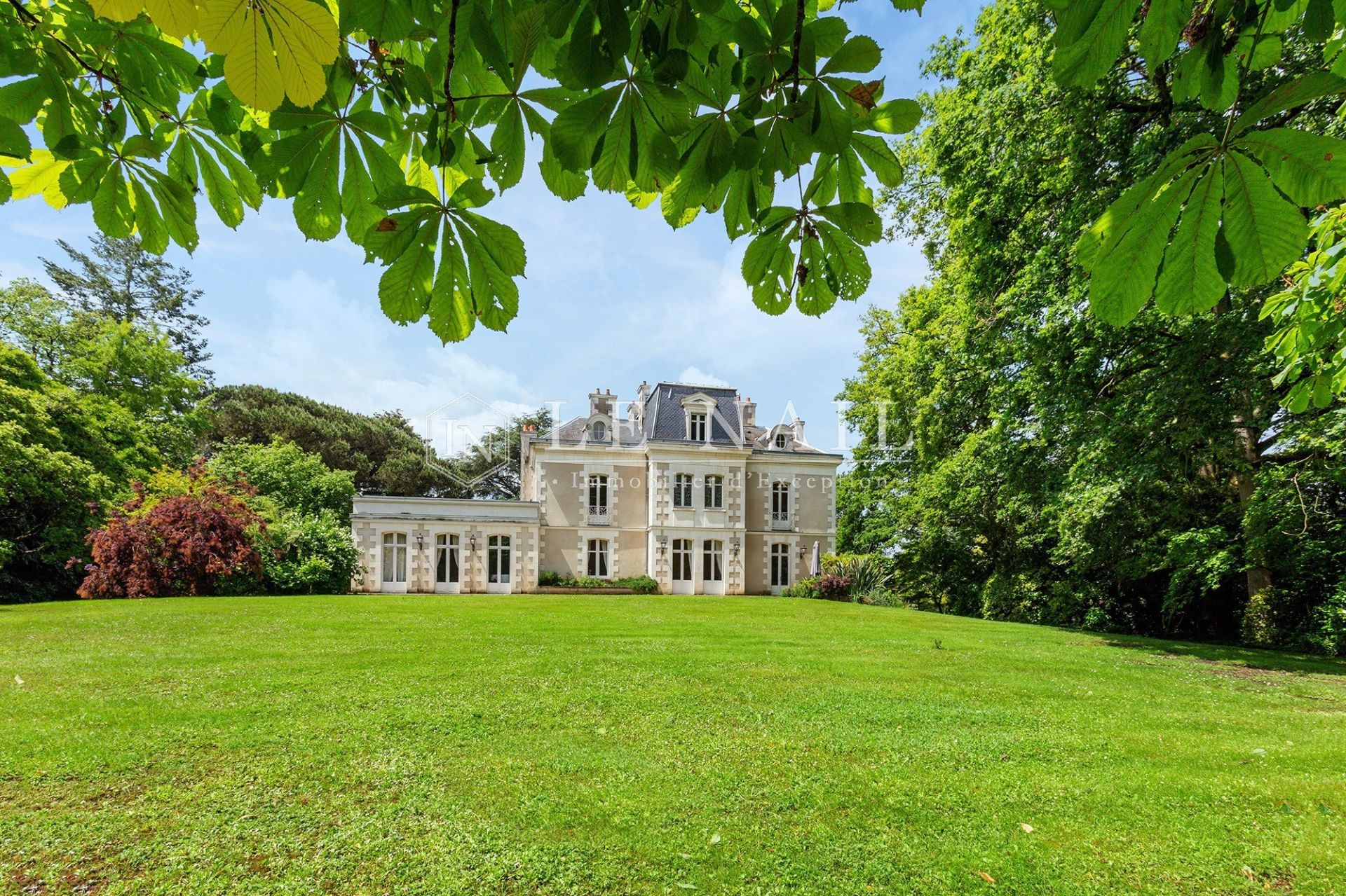 house 14 rooms for sale on LA CHAPELLE SUR ERDRE (44240)