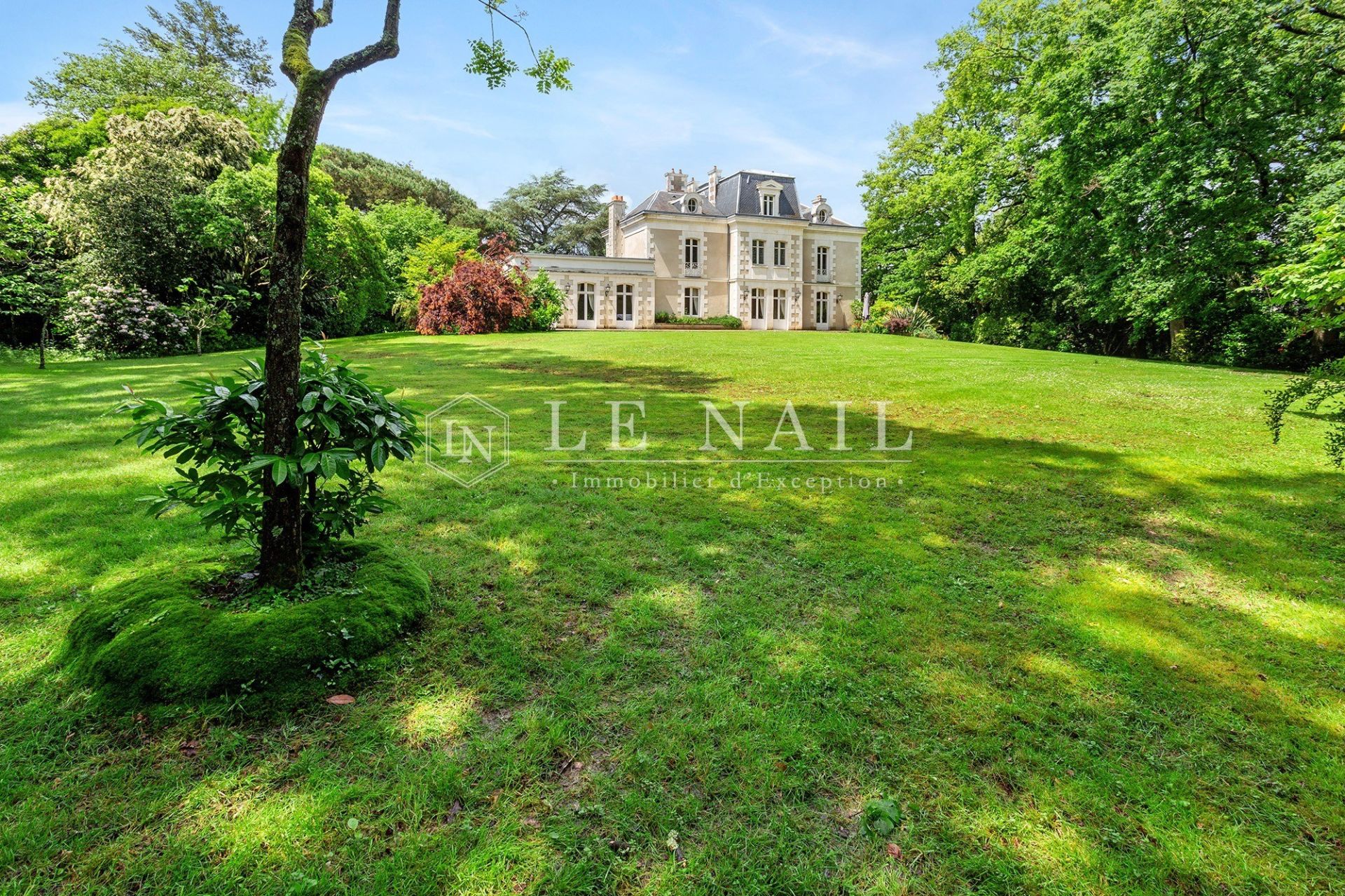 house 14 rooms for sale on LA CHAPELLE SUR ERDRE (44240)