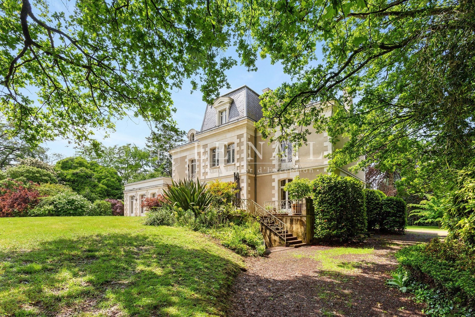 house 14 rooms for sale on LA CHAPELLE SUR ERDRE (44240)