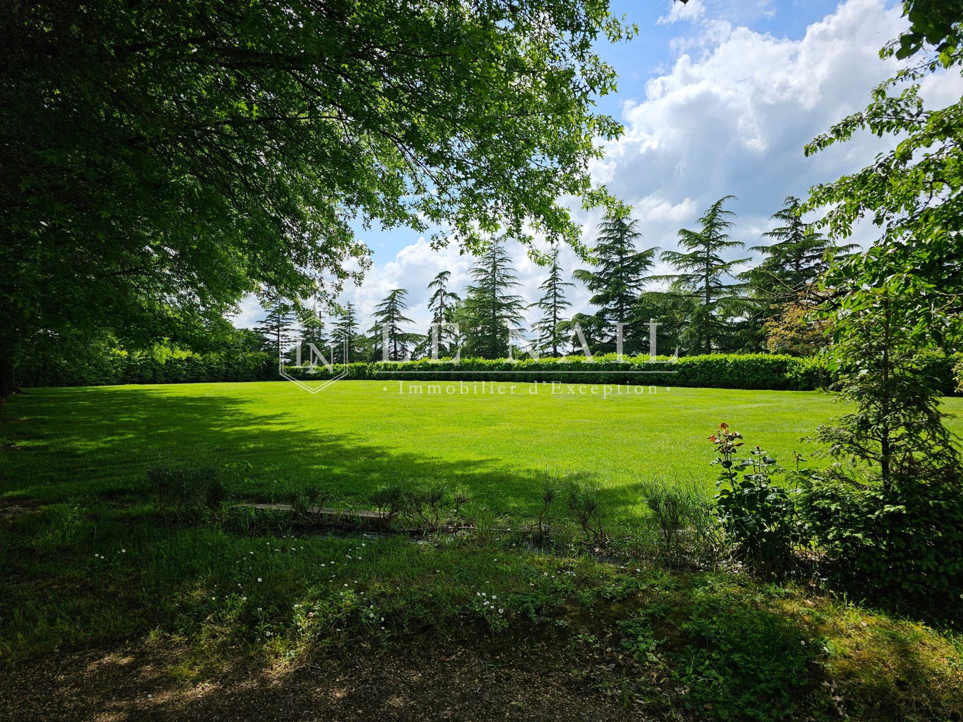 mansion 12 rooms for sale on ANGERS (49000)