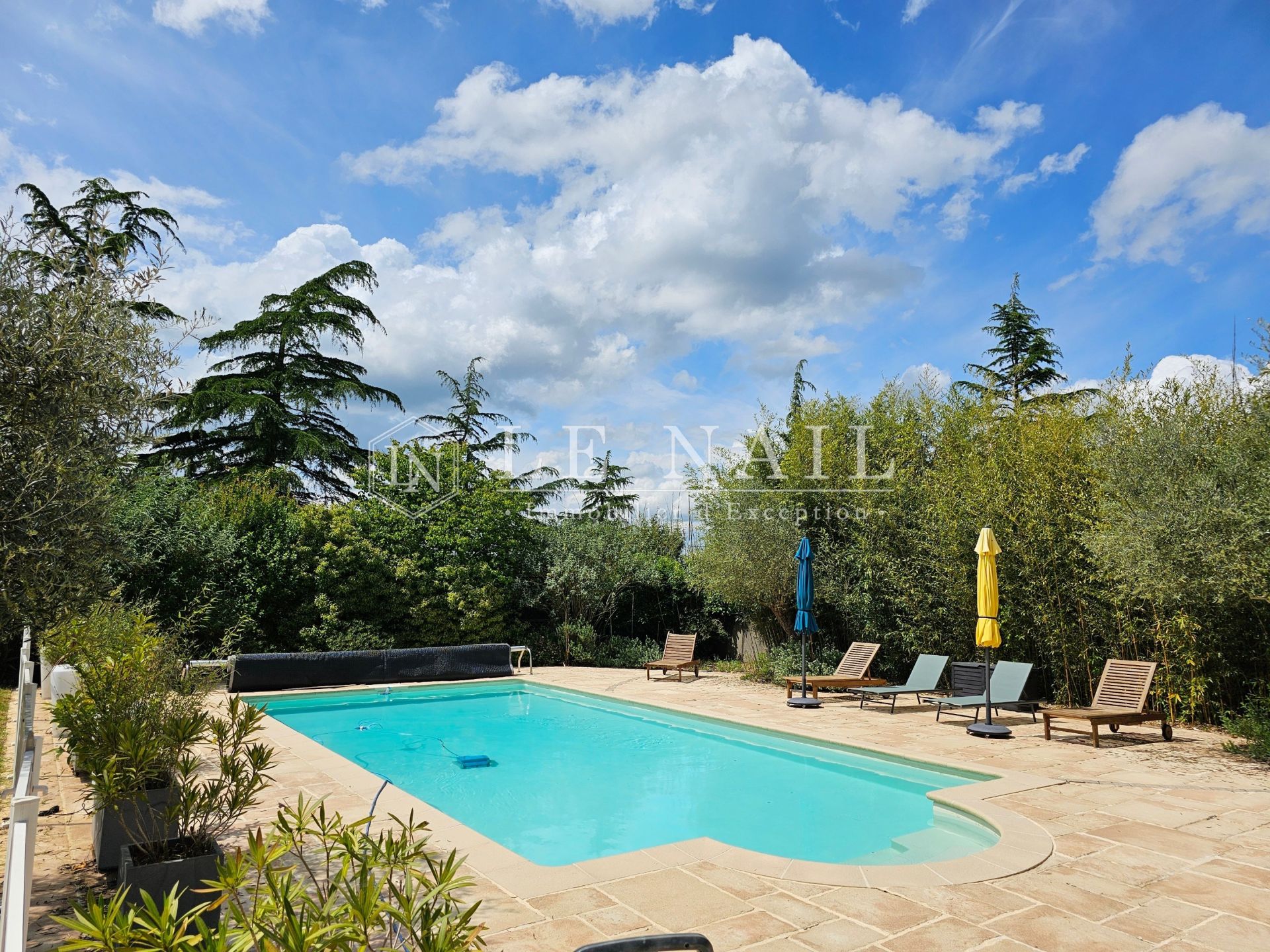 mansion 12 rooms for sale on ANGERS (49000)