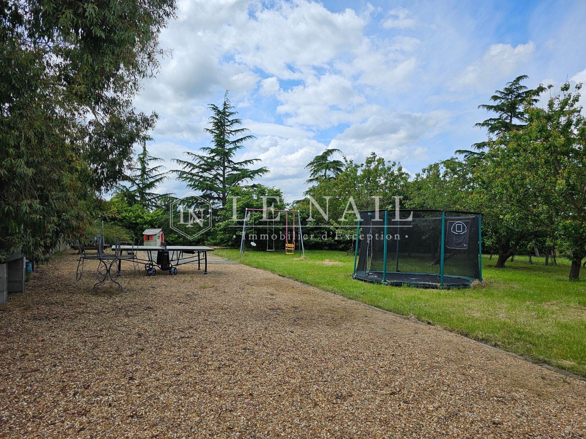 mansion 12 rooms for sale on ANGERS (49000)