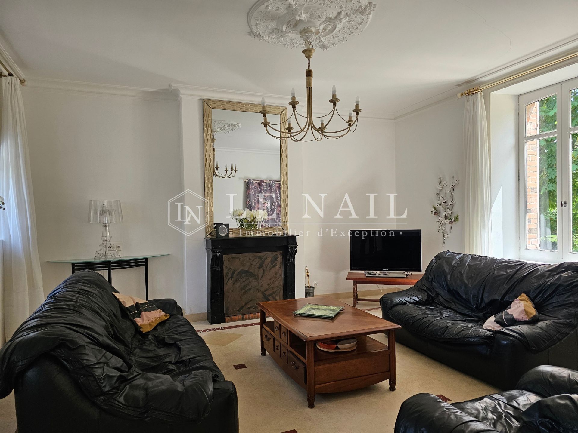 mansion 12 rooms for sale on ANGERS (49000)
