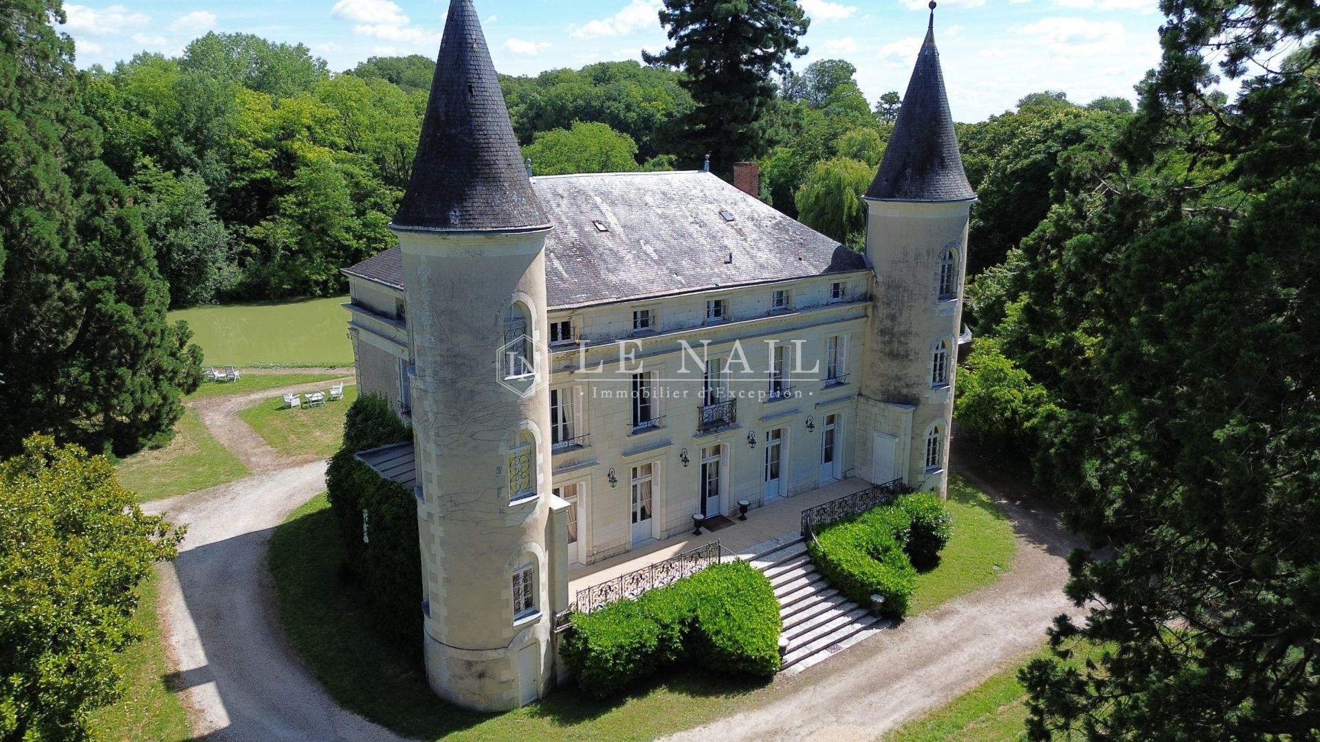 castle 15 rooms for sale on CHATELLERAULT (86100)