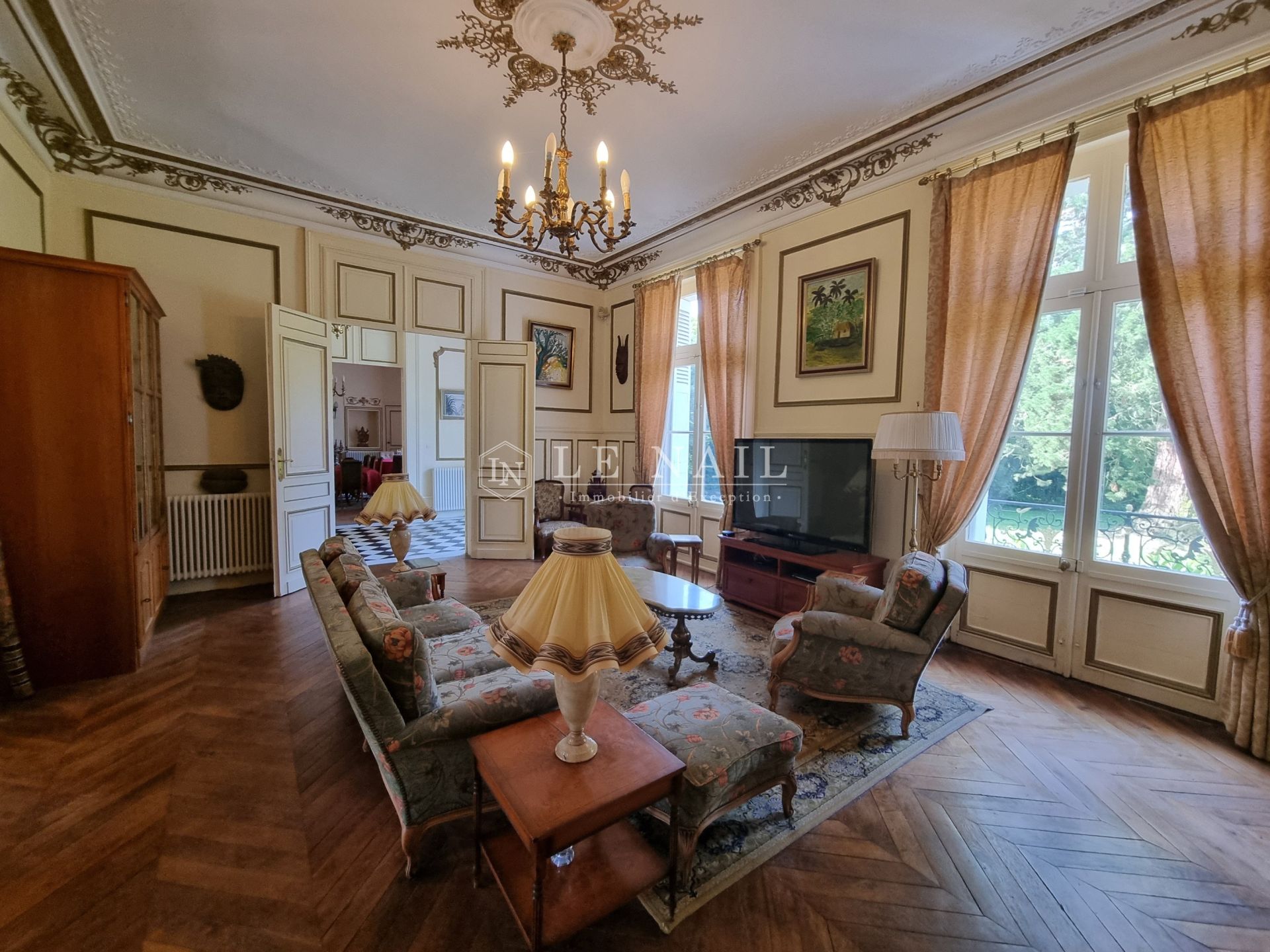 castle 15 rooms for sale on CHATELLERAULT (86100)