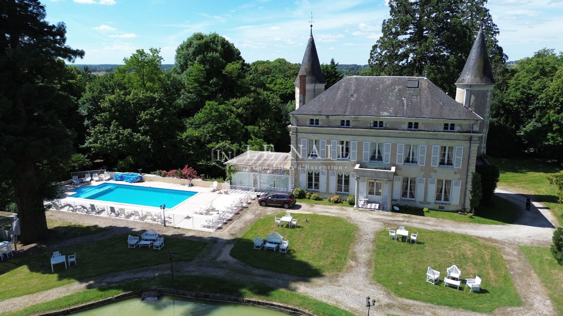 castle 15 rooms for sale on CHATELLERAULT (86100)