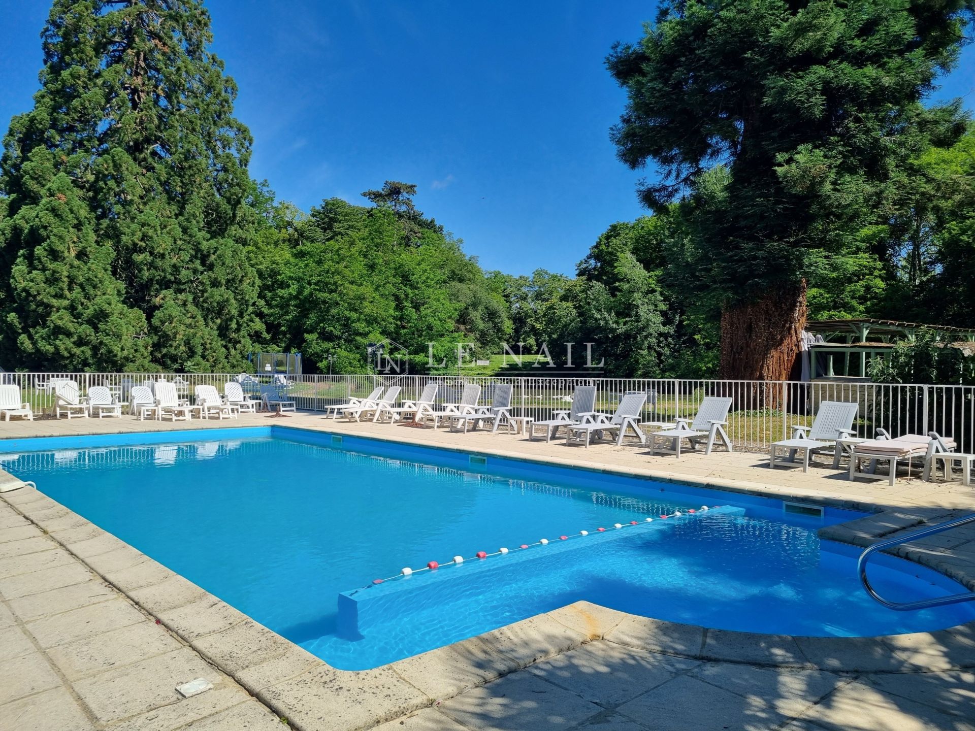 castle 15 rooms for sale on CHATELLERAULT (86100)
