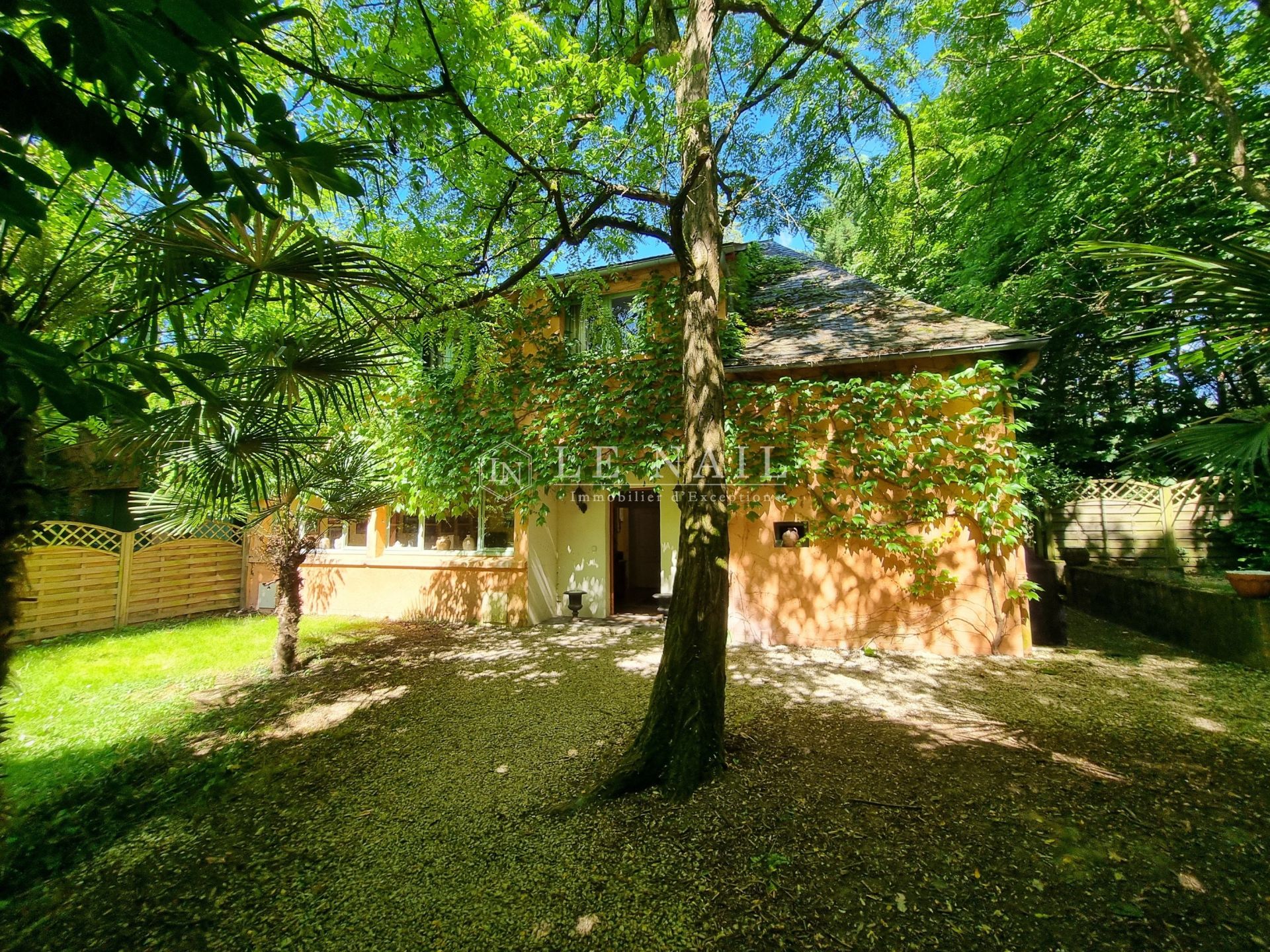 castle 15 rooms for sale on CHATELLERAULT (86100)