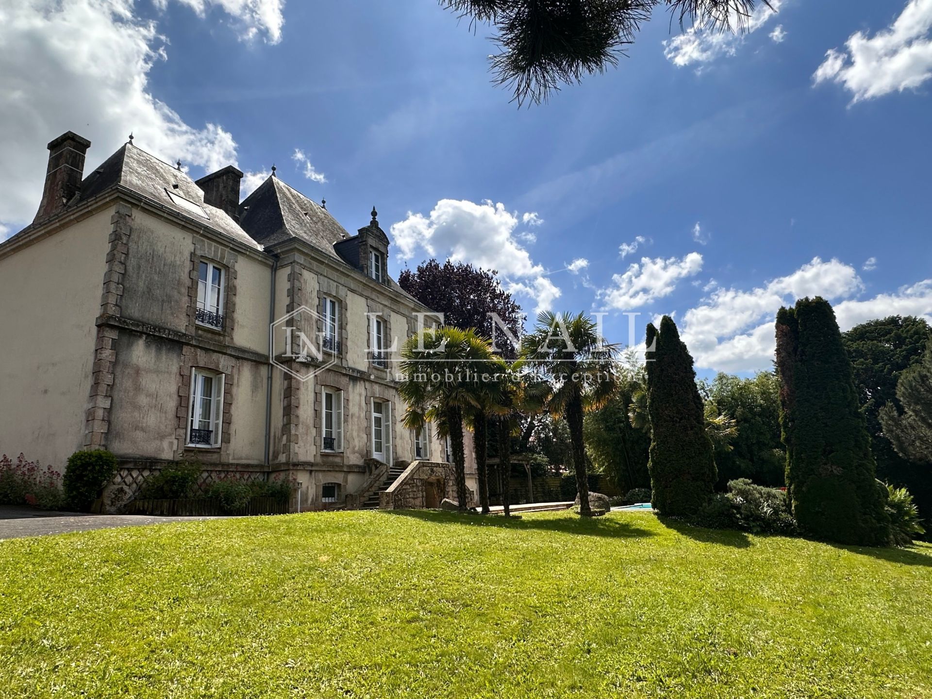 castle 13 rooms for sale on LES HERBIERS (85500)