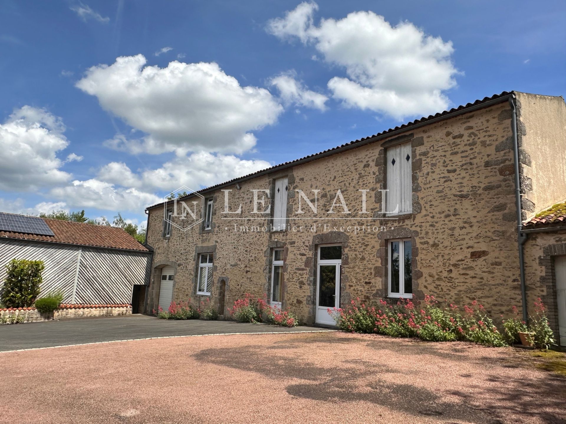 castle 13 rooms for sale on LES HERBIERS (85500)