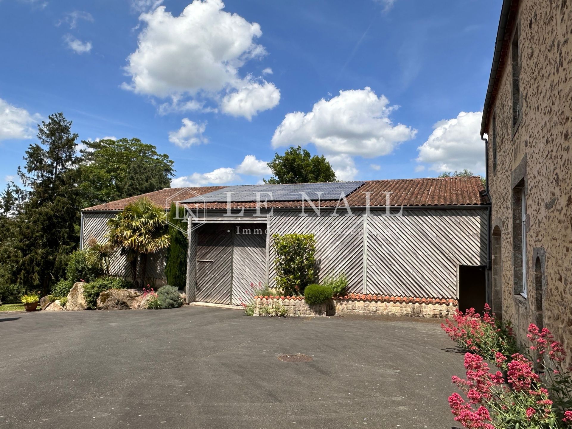 castle 13 rooms for sale on LES HERBIERS (85500)