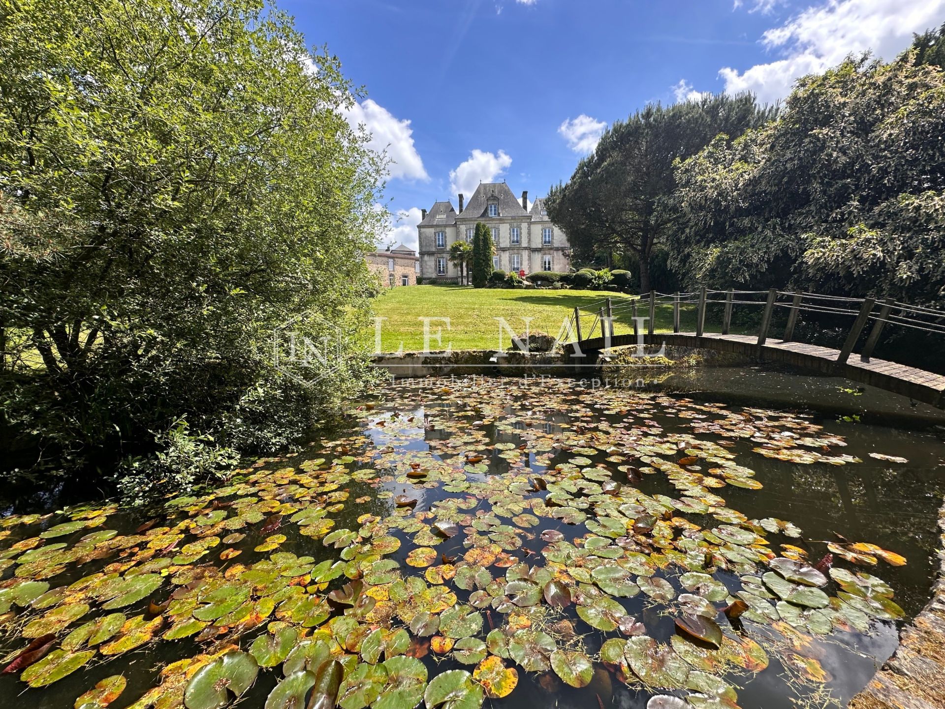château 13 pièces en vente à LES HERBIERS (85500)
