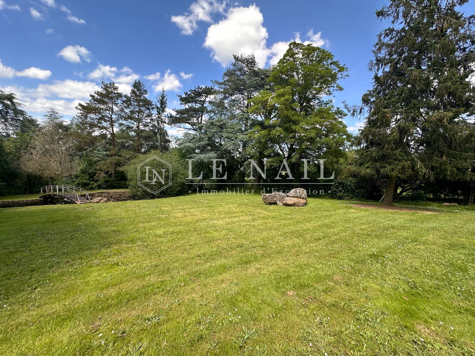 castle 13 rooms for sale on LES HERBIERS (85500)