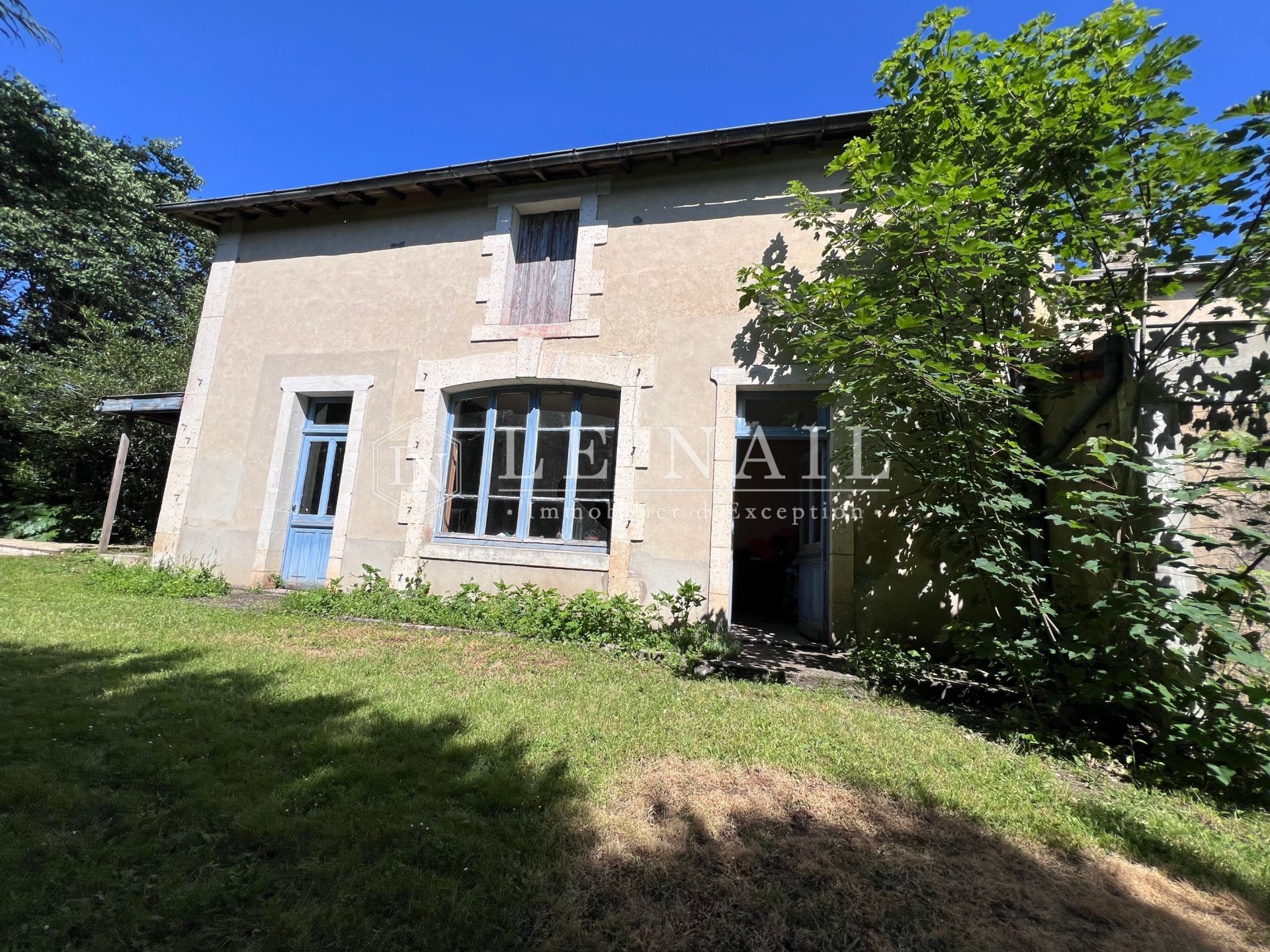 maison 9 pièces en vente à RUFFEC (16700)