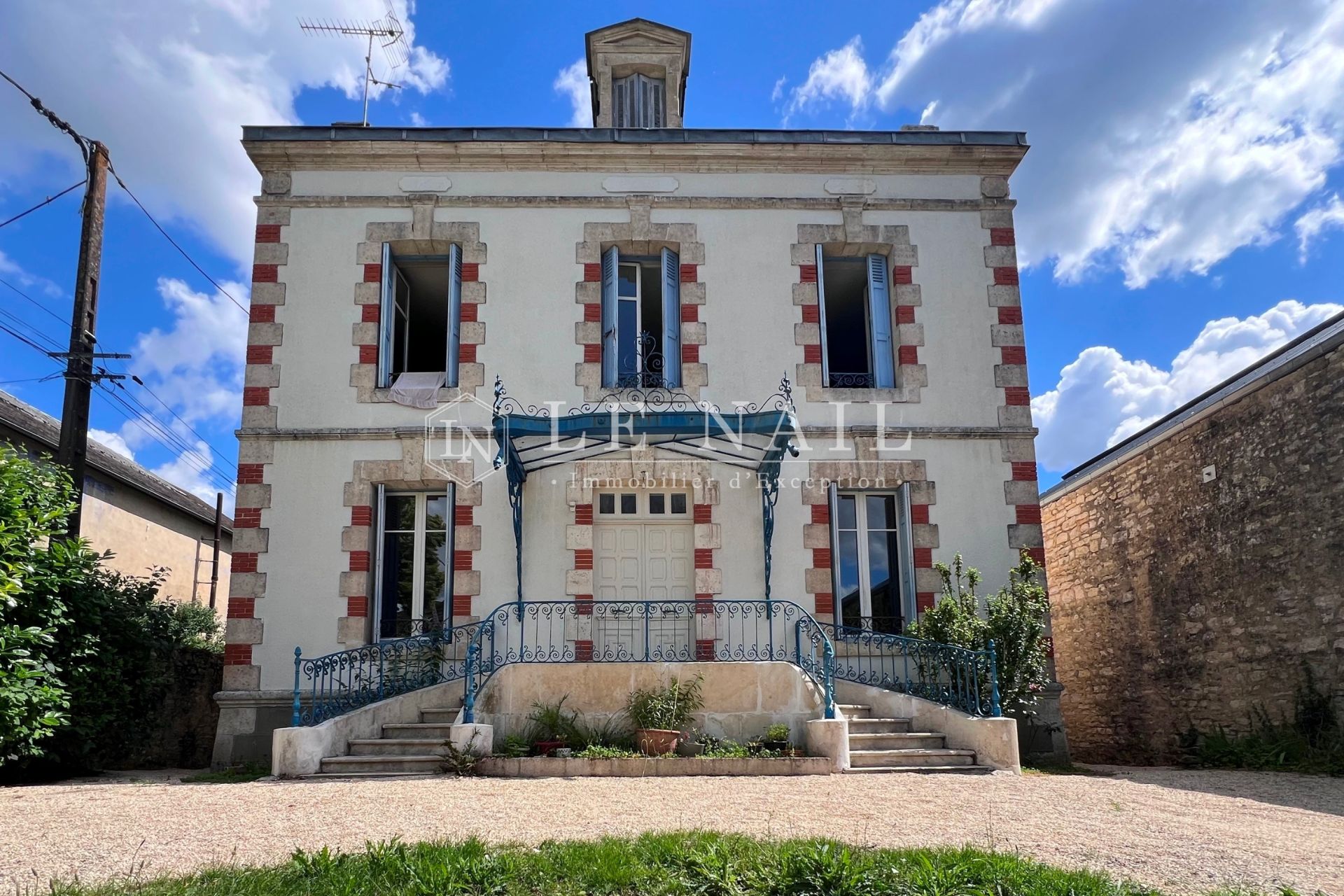 maison 9 pièces en vente à RUFFEC (16700)