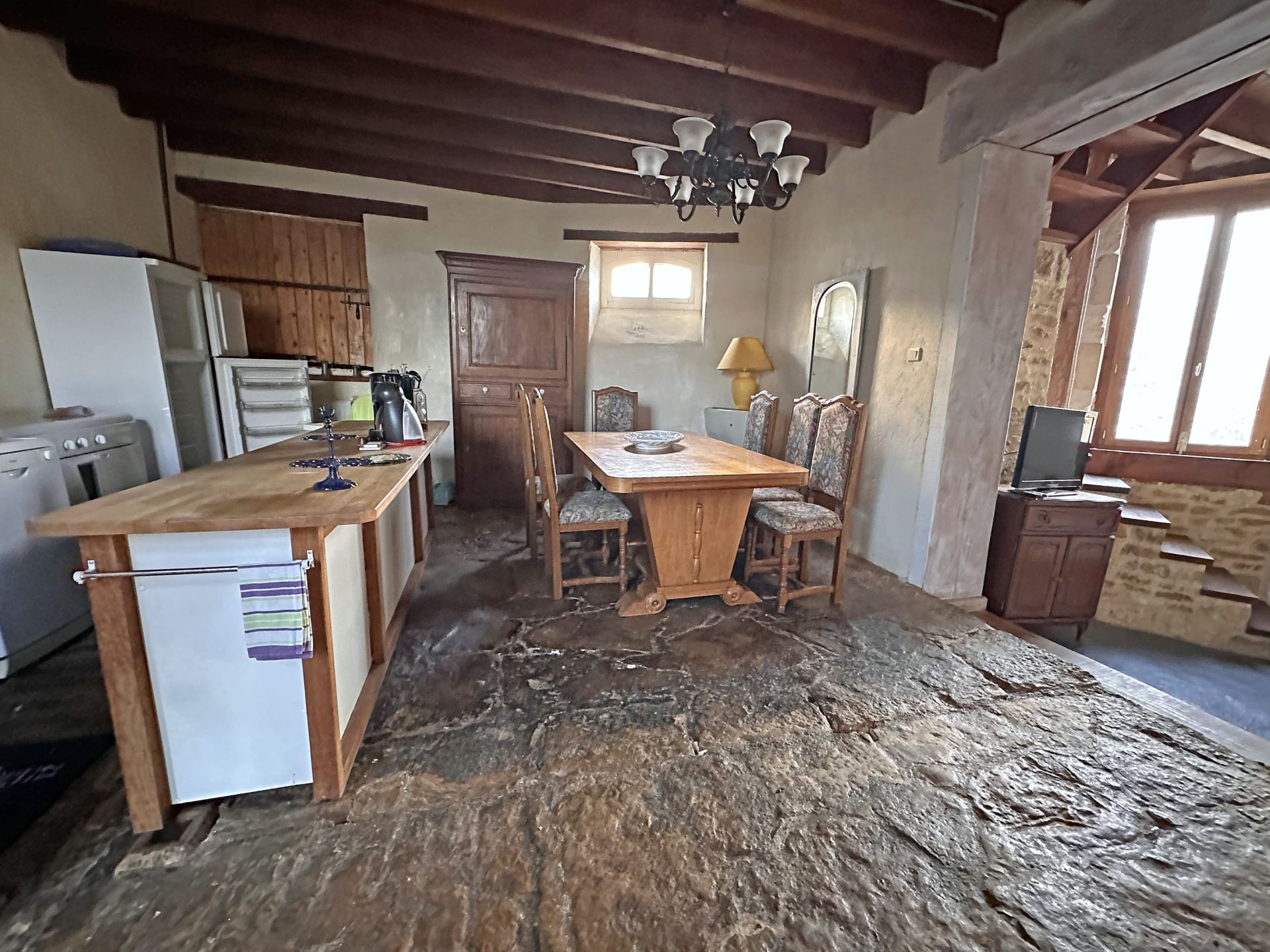 property 11 rooms for sale on CHANTONNAY (85110)