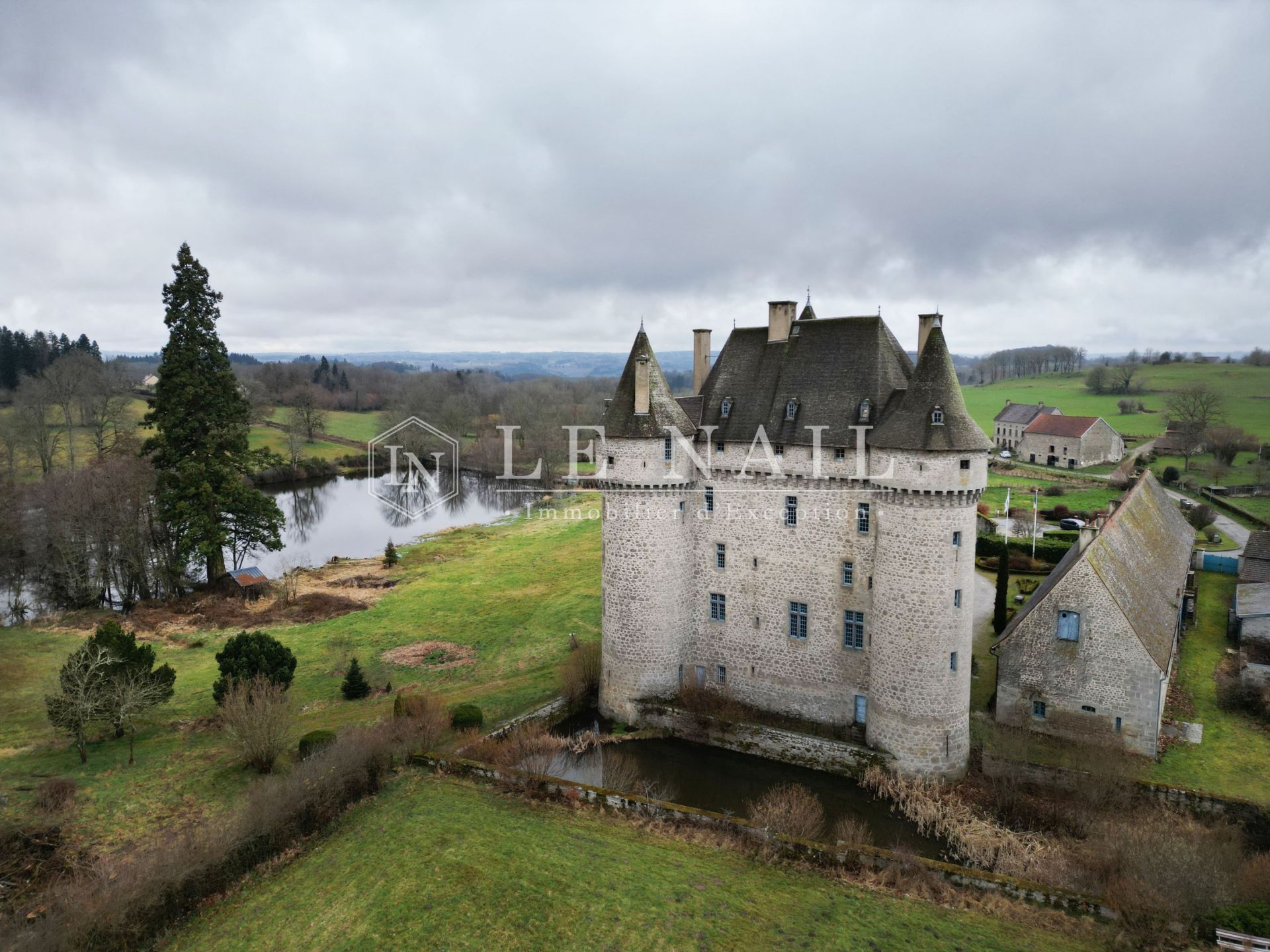 castle 24 rooms for sale on AUBUSSON (23200)