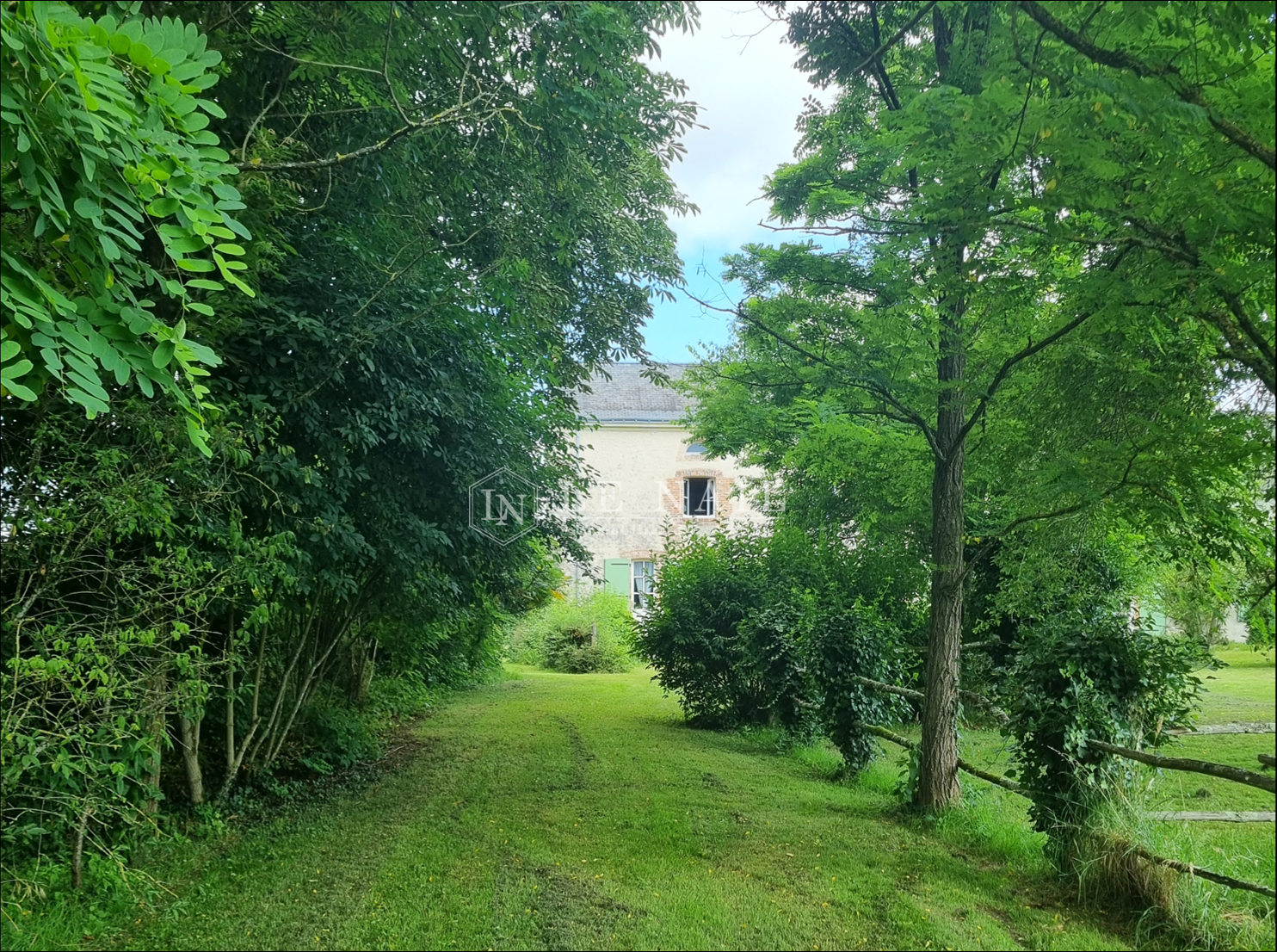 corps de ferme 12 pièces en vente à LA FLECHE (72200)