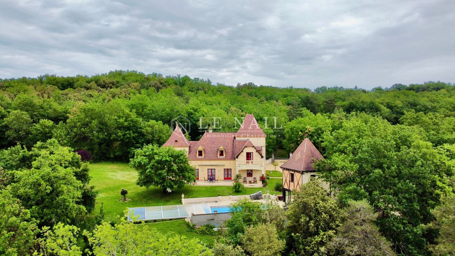 maison 10 pièces en vente à CASTELNAUD LA CHAPELLE (24250) maison 10 pièces en vente à CASTELNAUD LA CHAPELLE (24250)