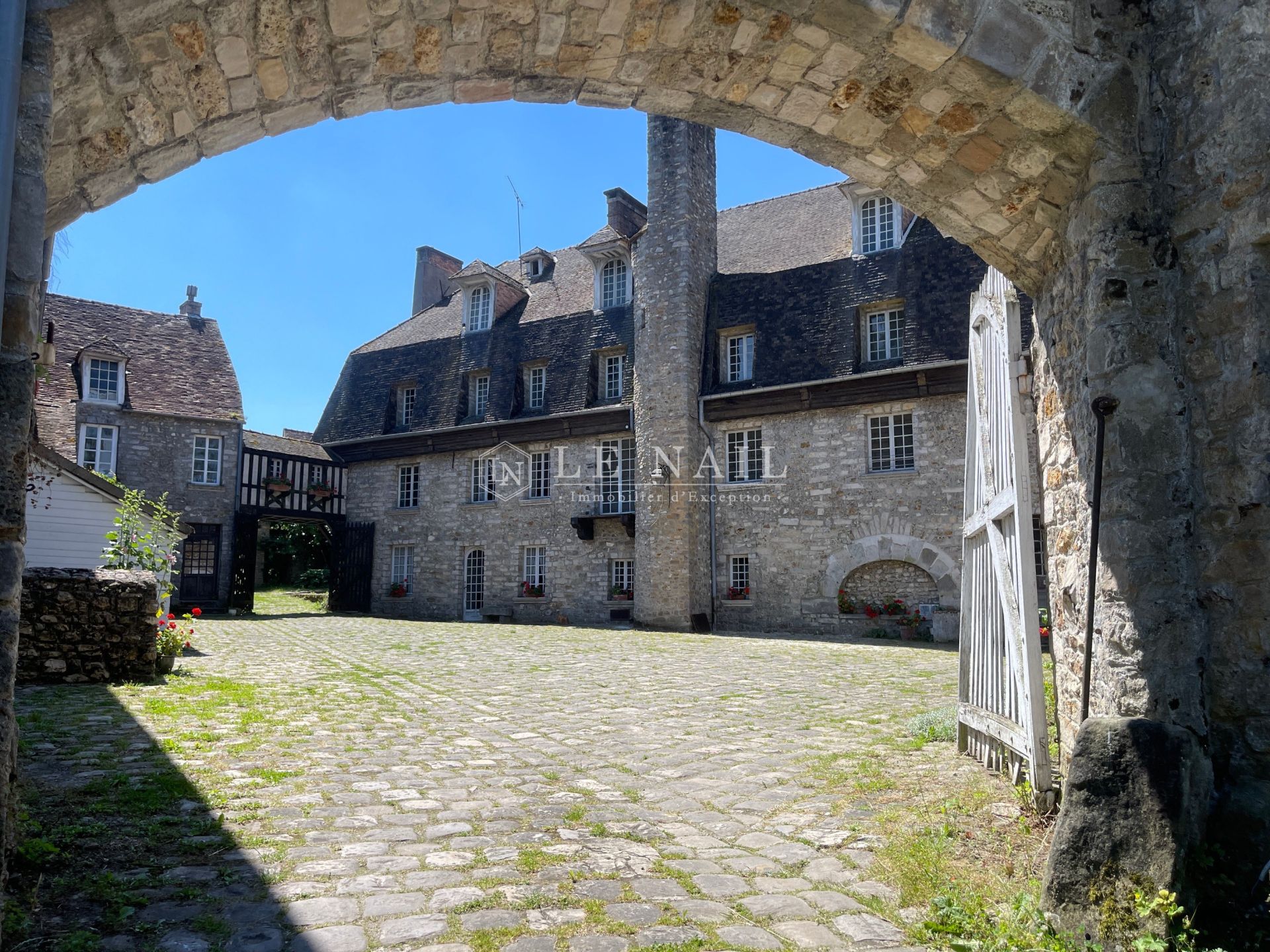 property 30 rooms for sale on BREUILLET (91650)