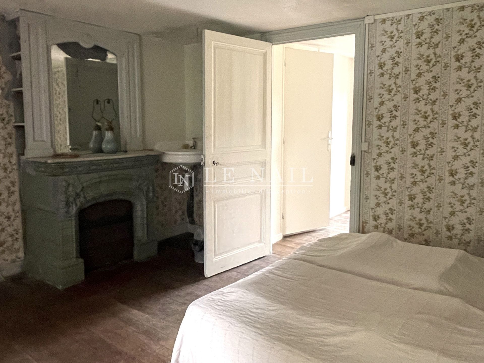 property 30 rooms for sale on BREUILLET (91650)