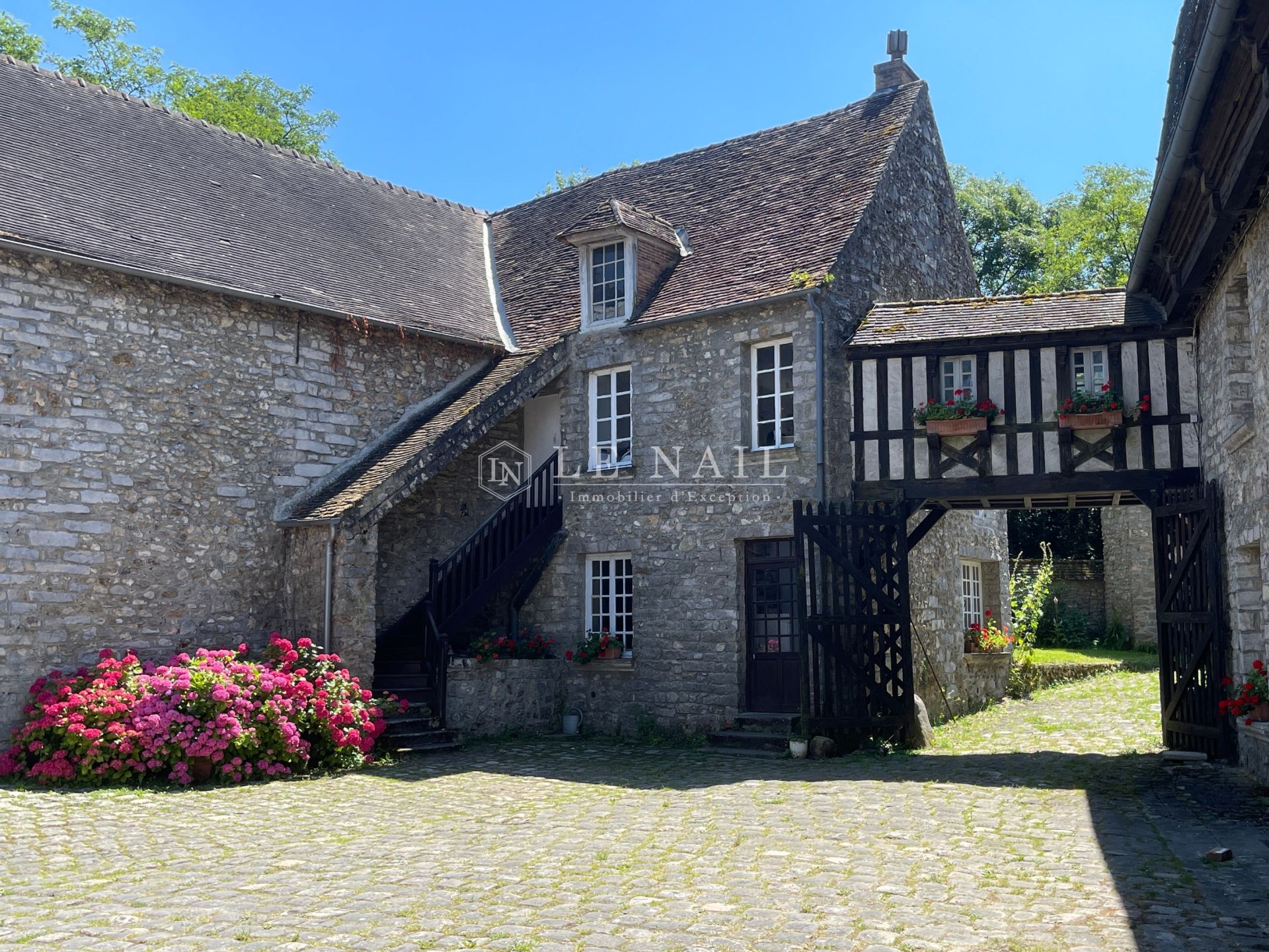 property 30 rooms for sale on BREUILLET (91650)