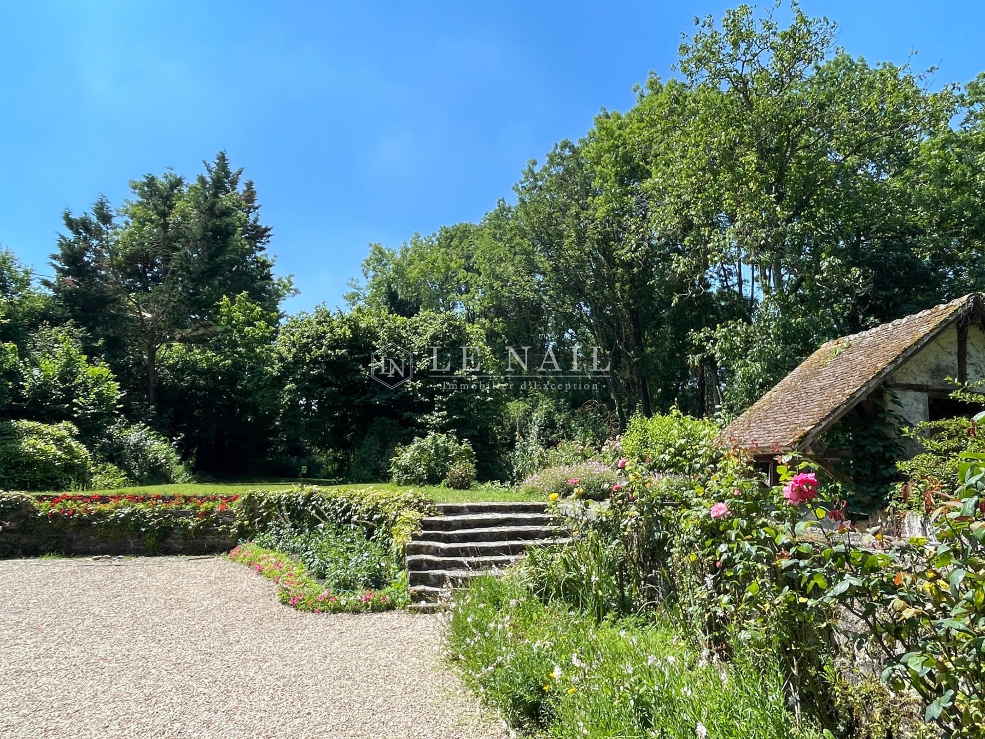 property 30 rooms for sale on BREUILLET (91650)