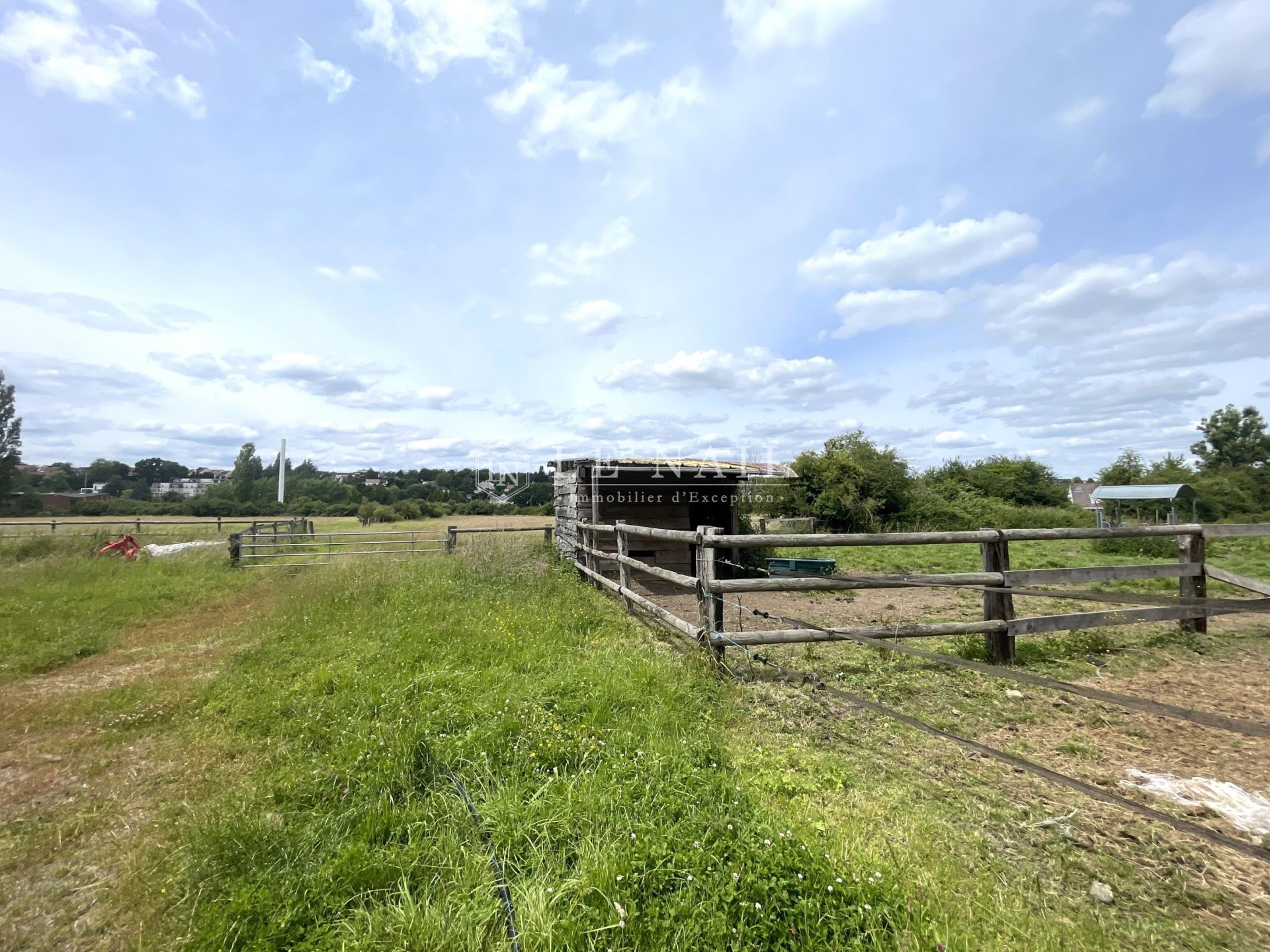 property 30 rooms for sale on BREUILLET (91650)