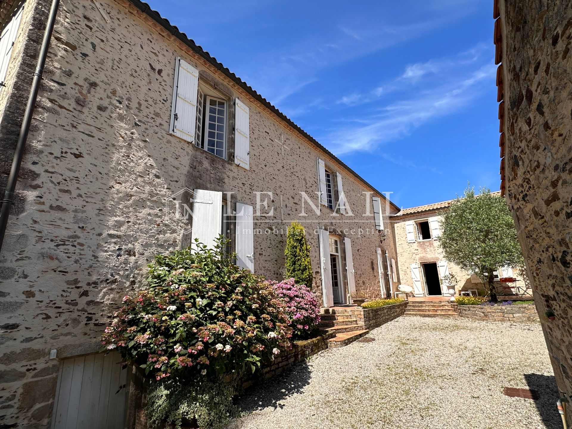 house 14 rooms for sale on LA ROCHE SUR YON (85000)