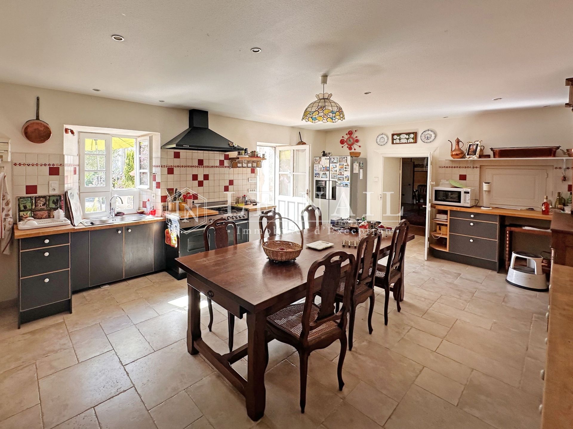 house 14 rooms for sale on LA ROCHE SUR YON (85000)