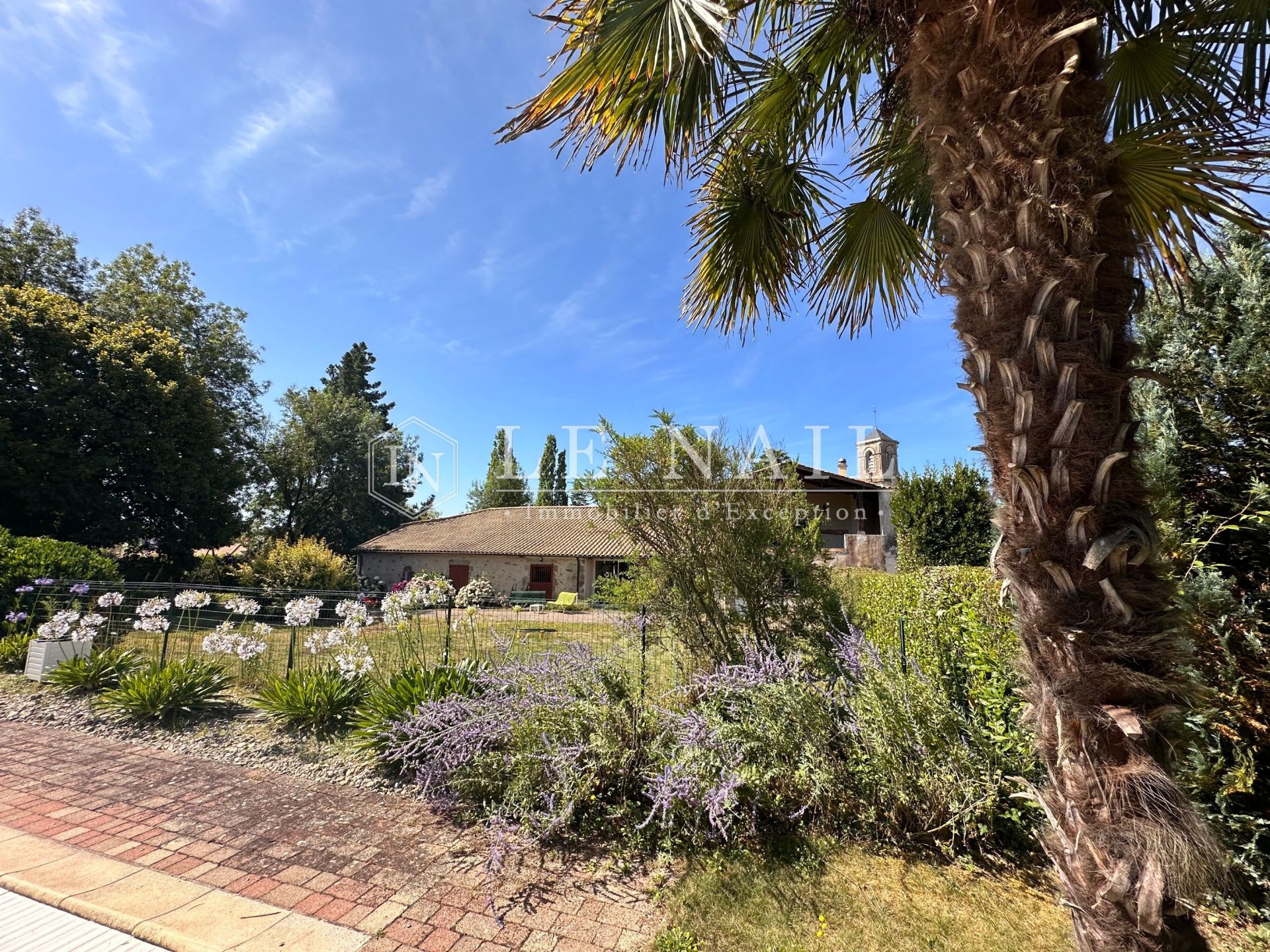 house 14 rooms for sale on LA ROCHE SUR YON (85000)