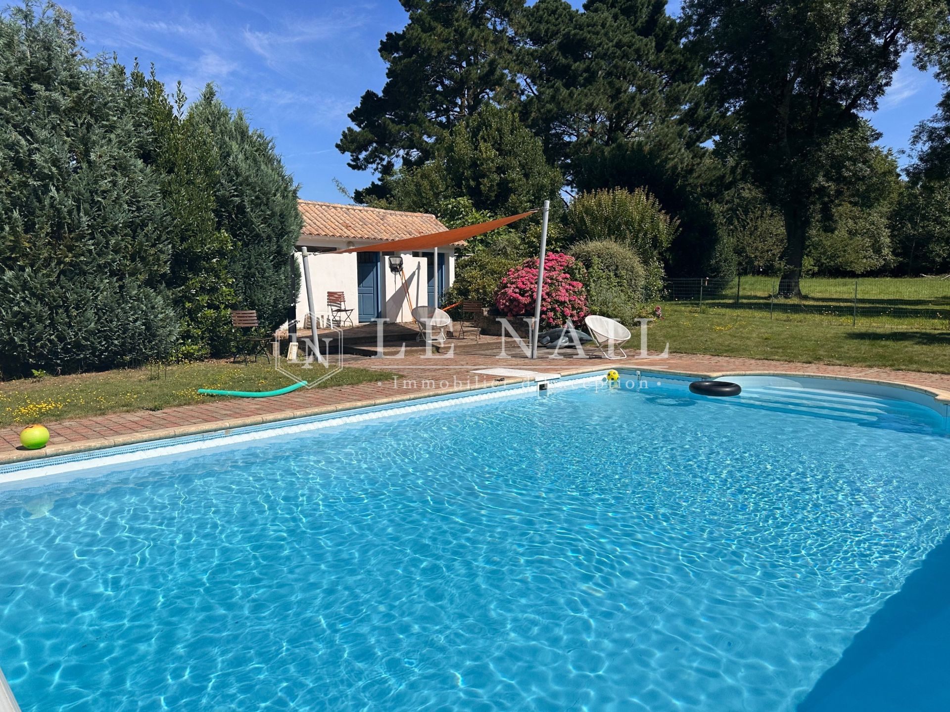 house 14 rooms for sale on LA ROCHE SUR YON (85000)