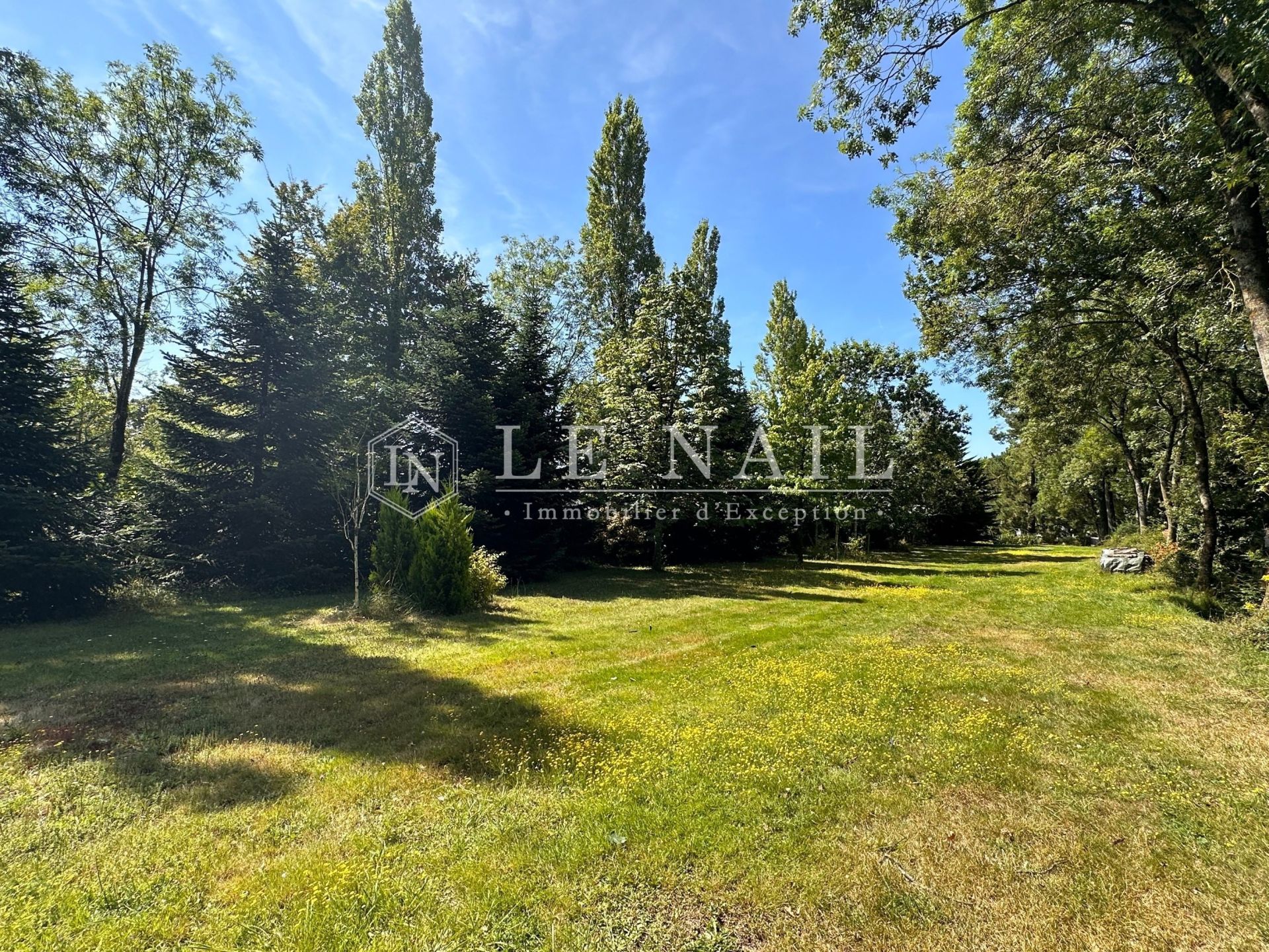 house 14 rooms for sale on LA ROCHE SUR YON (85000)