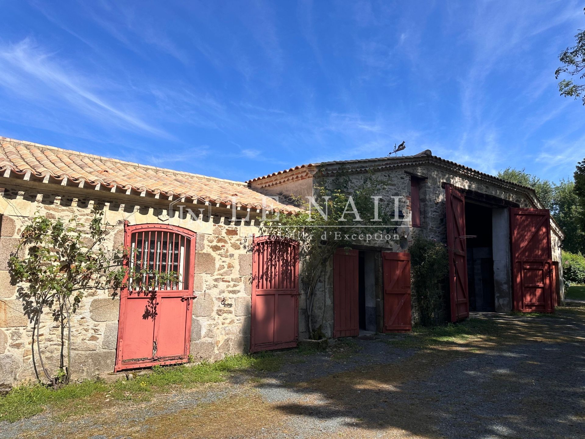 house 14 rooms for sale on LA ROCHE SUR YON (85000)